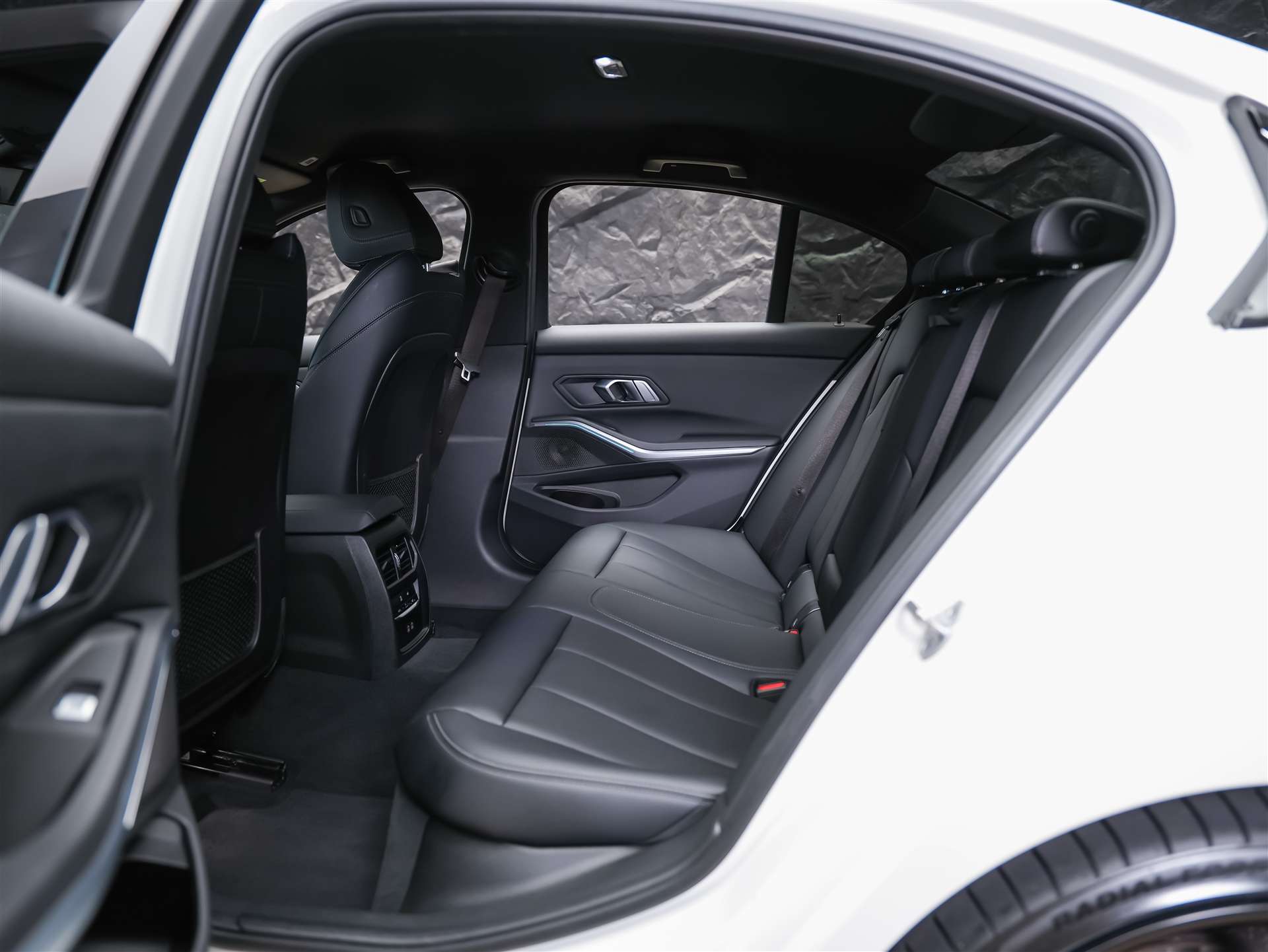 BMW 320i Steptronic M Sport Pro *20" Felgen*Akustik*Ambientebeleuchtung*-image-11