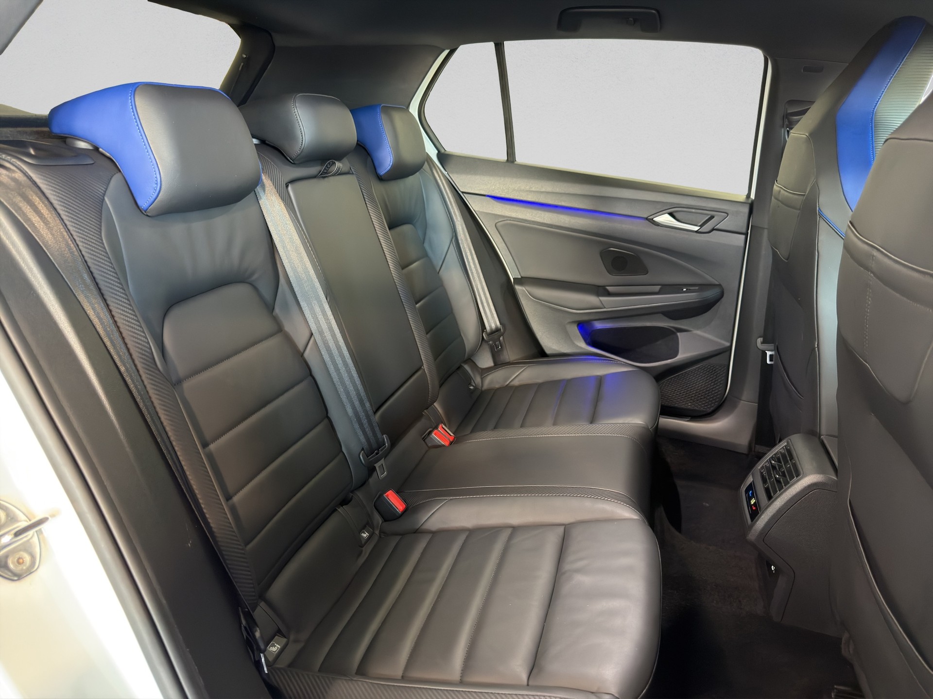 VW Golf 2.0 TSI R DSG 4Motion-image-13