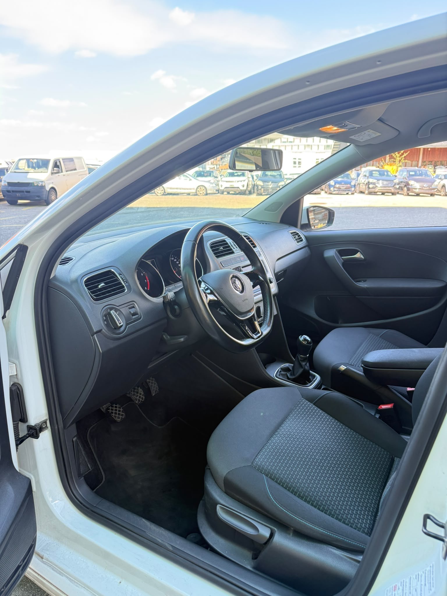 VW Polo 1.0 TSI BMT Trendline-image-8