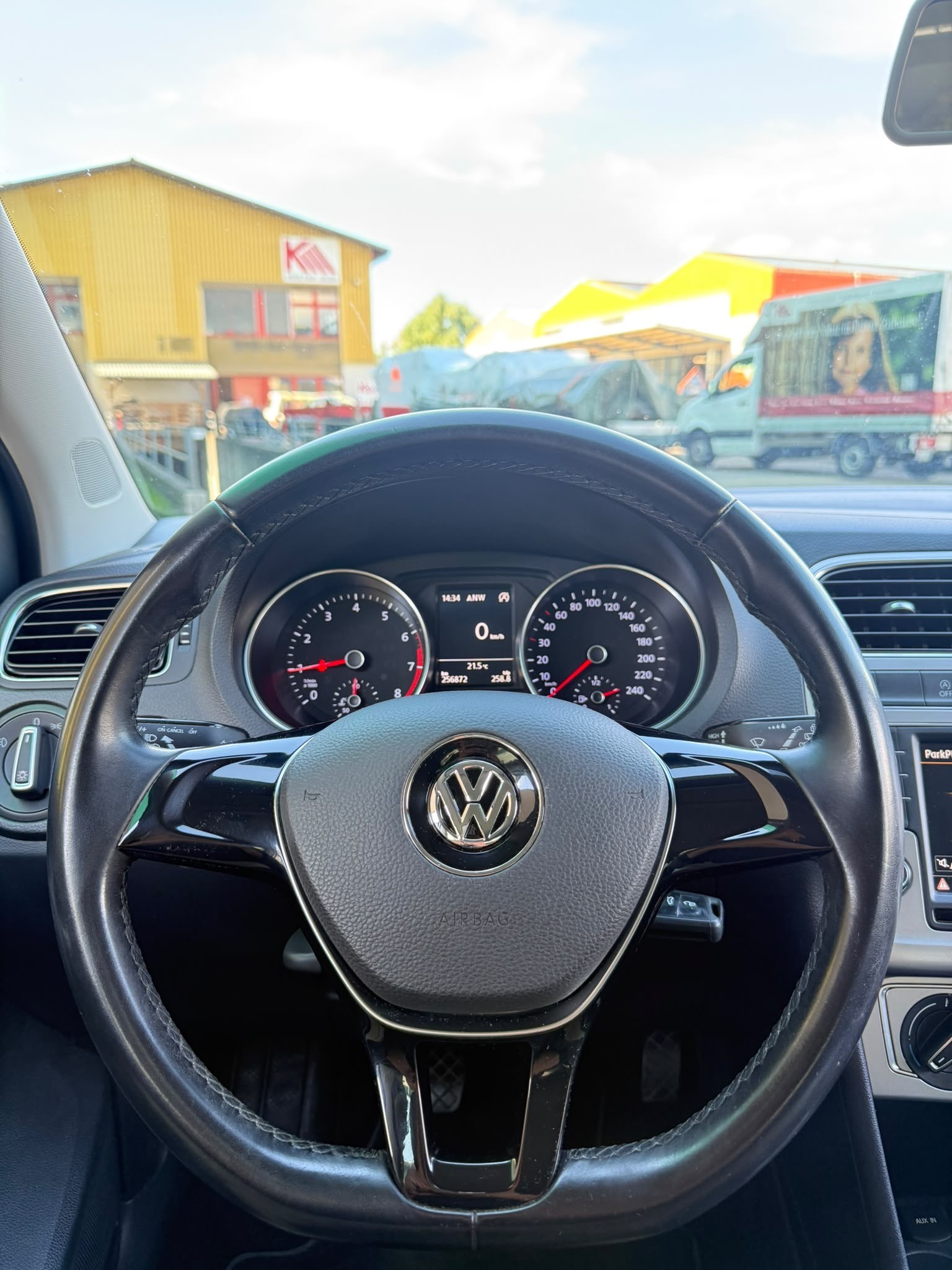 VW Polo 1.0 TSI BMT Trendline-image-12