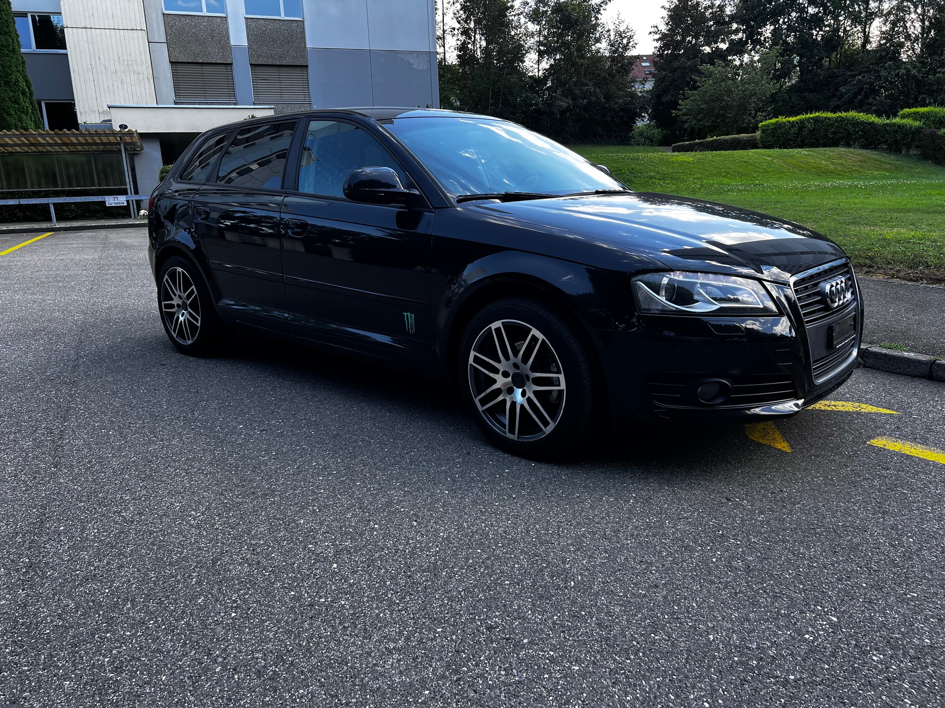 AUDI A3 Sportback 1.8 TFSI Attraction-image-2
