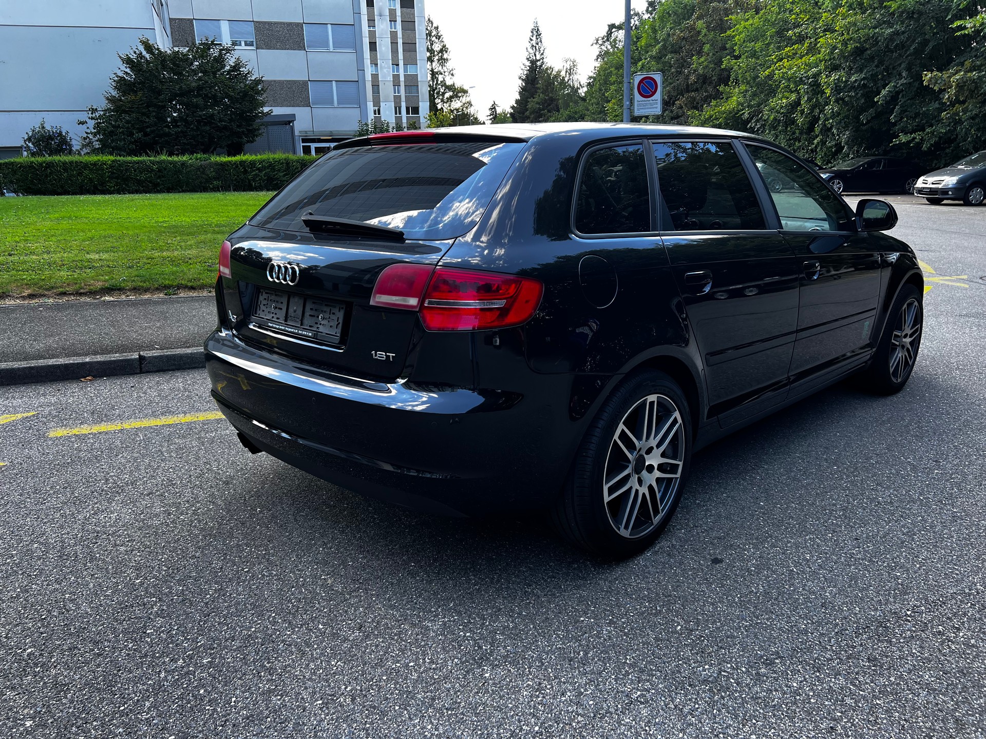 AUDI A3 Sportback 1.8 TFSI Attraction-image-5