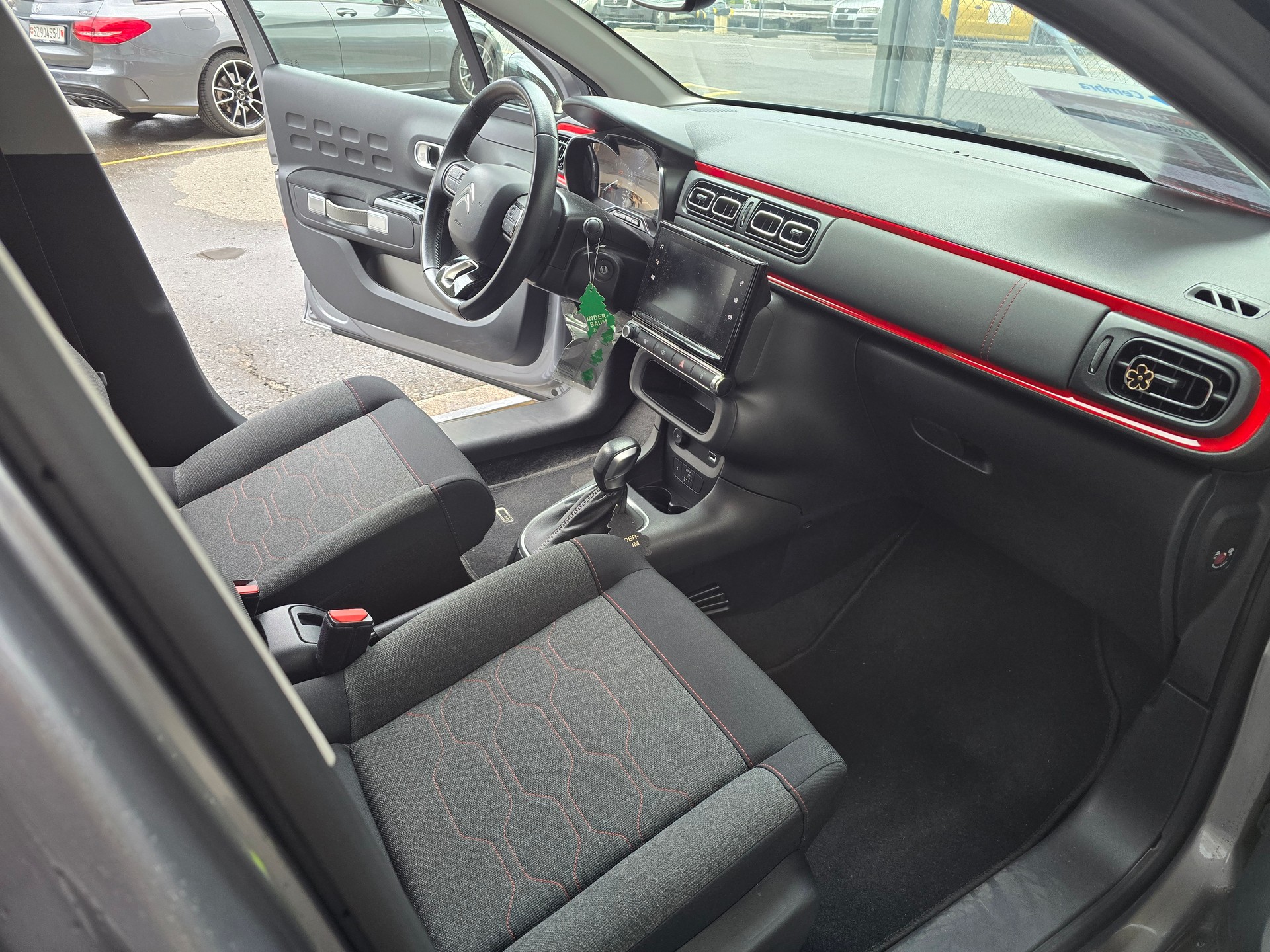 CITROEN C3 1.2i PureTech Shine EAT6-image-9