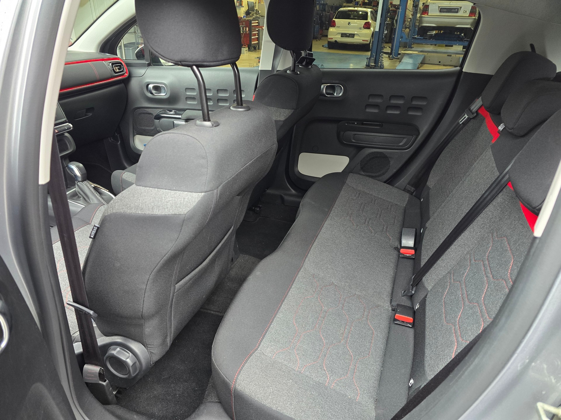CITROEN C3 1.2i PureTech Shine EAT6-image-11
