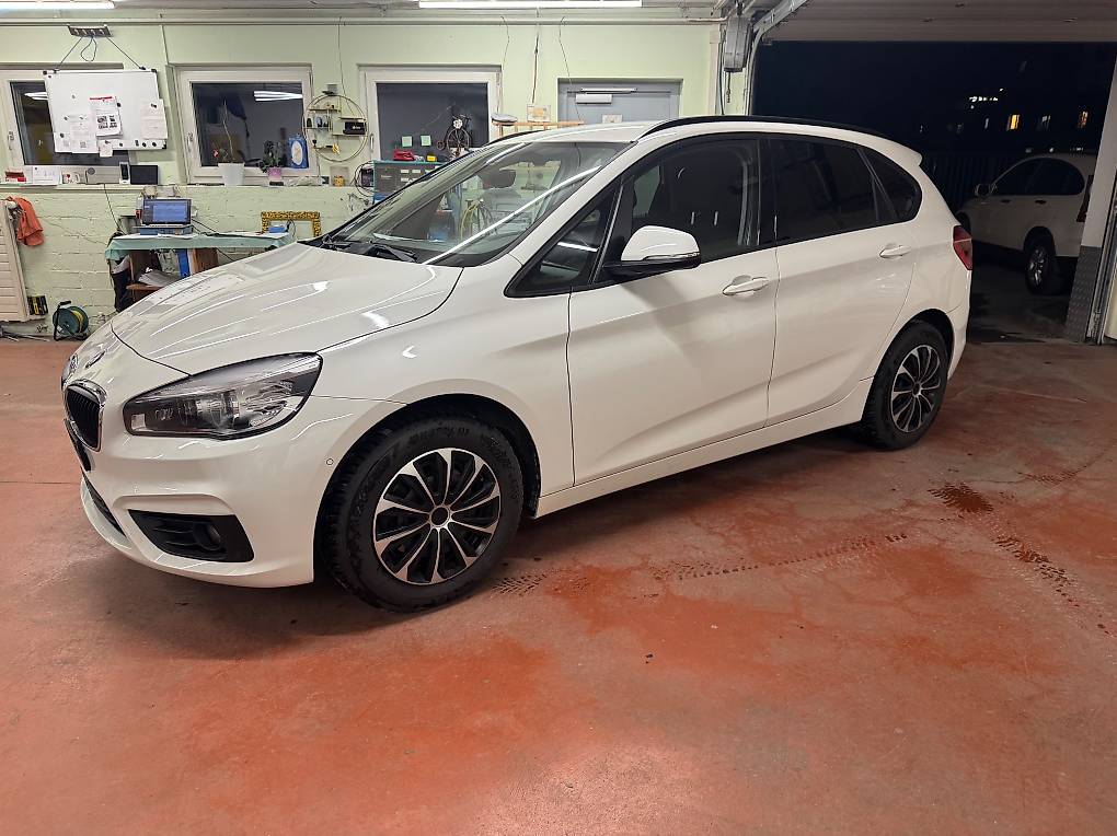 BMW 220i-image-0