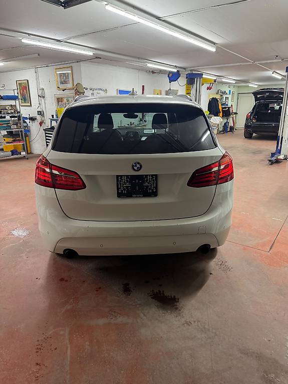 BMW 220i-image-1