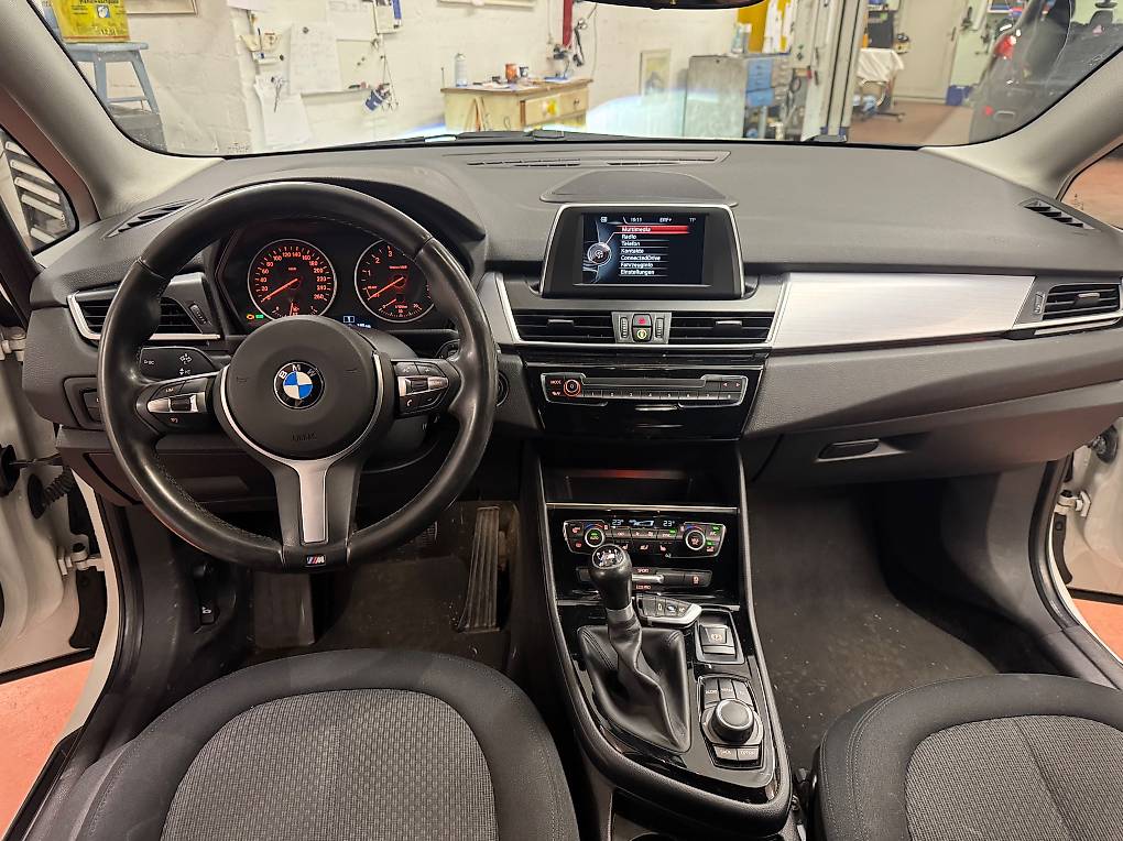 BMW 220i-image-5