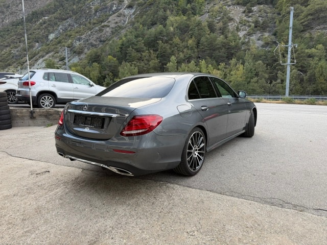 MERCEDES-BENZ E 200 AMG Line 4Matic 9G-Tronic-image-7
