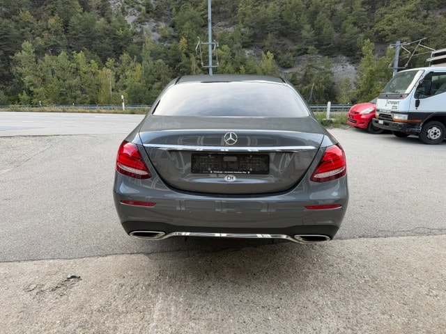 MERCEDES-BENZ E 200 AMG Line 4Matic 9G-Tronic-image-6