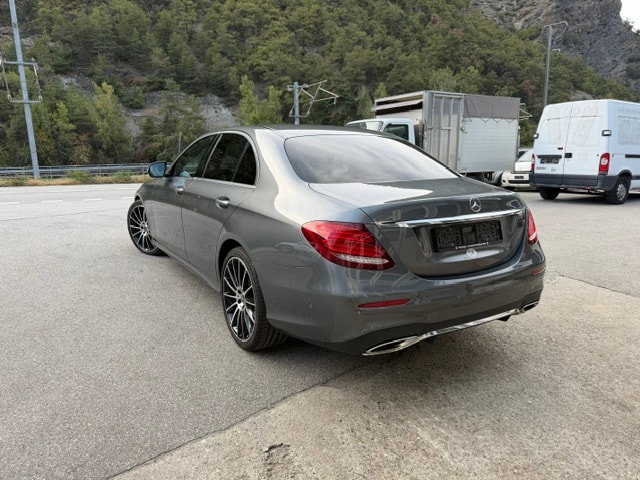 MERCEDES-BENZ E 200 AMG Line 4Matic 9G-Tronic-image-5