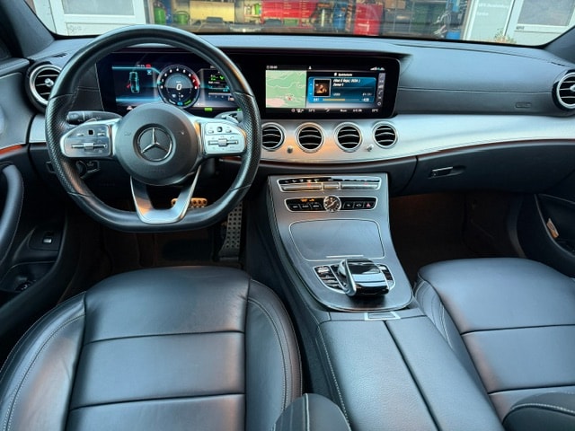MERCEDES-BENZ E 200 AMG Line 4Matic 9G-Tronic-image-14