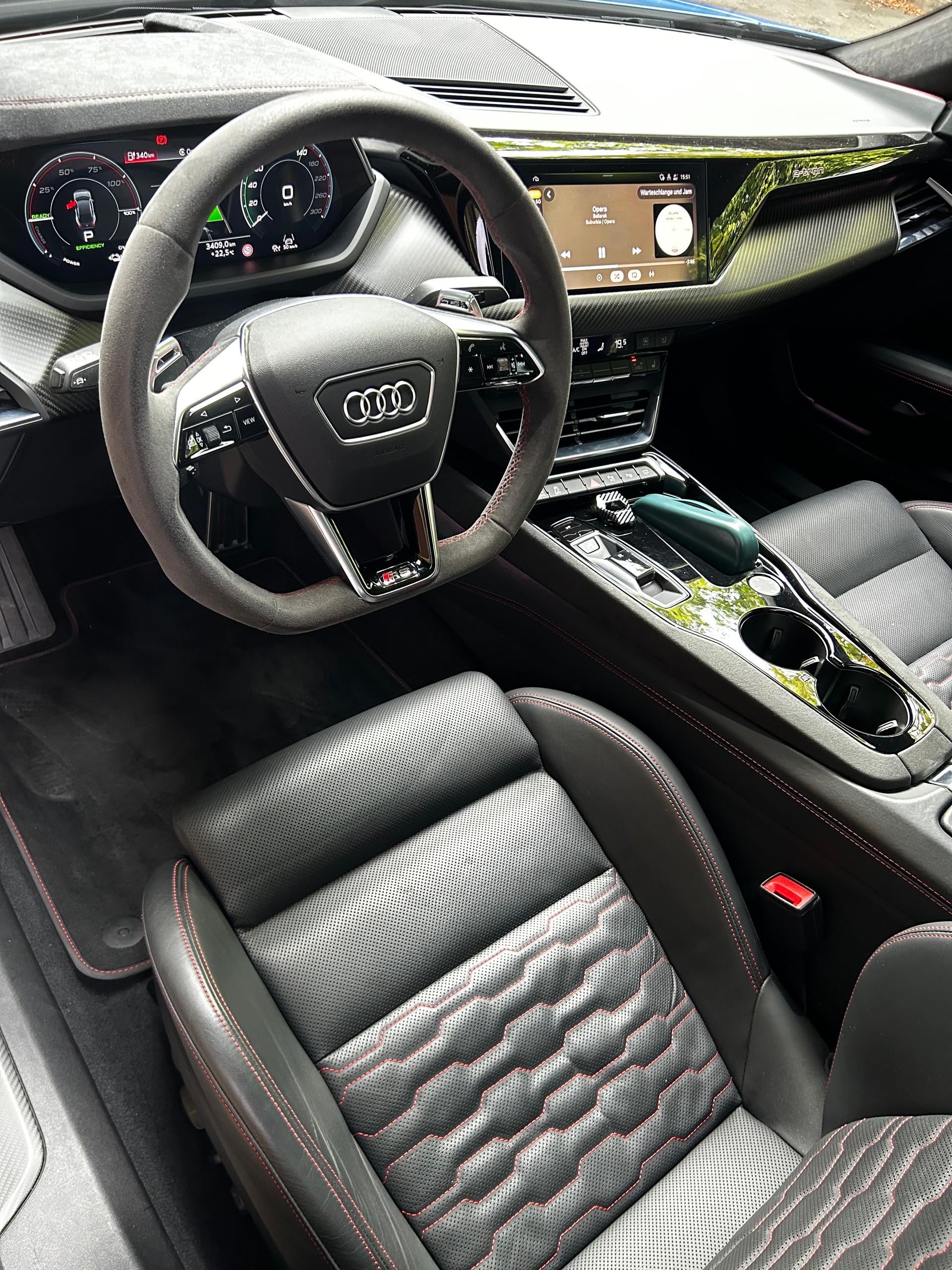 AUDI RS e-tron GT quattro-image-9
