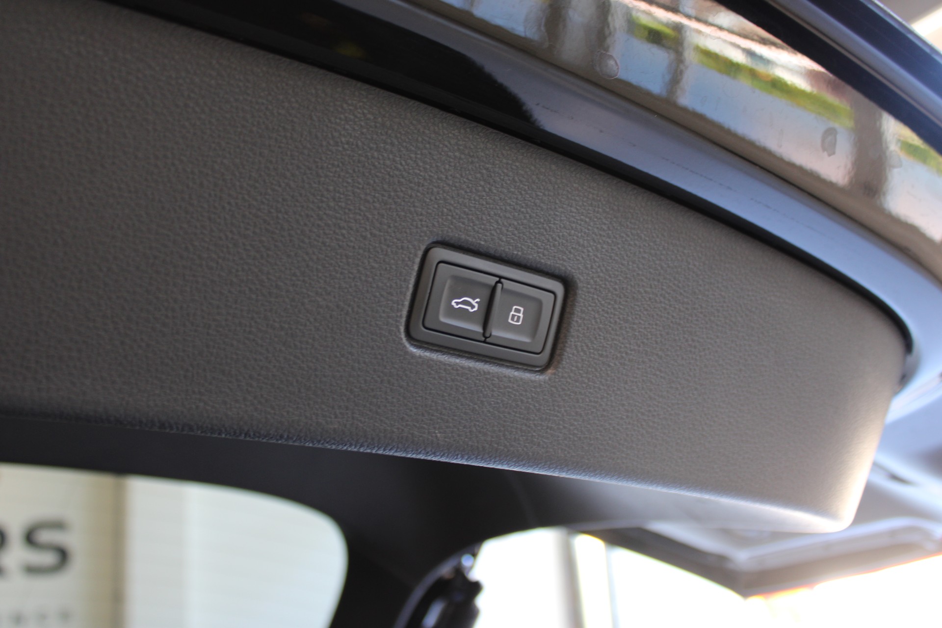 AUDI Q5 Sportback 40 TDI S line quattro S-tronic-image-23