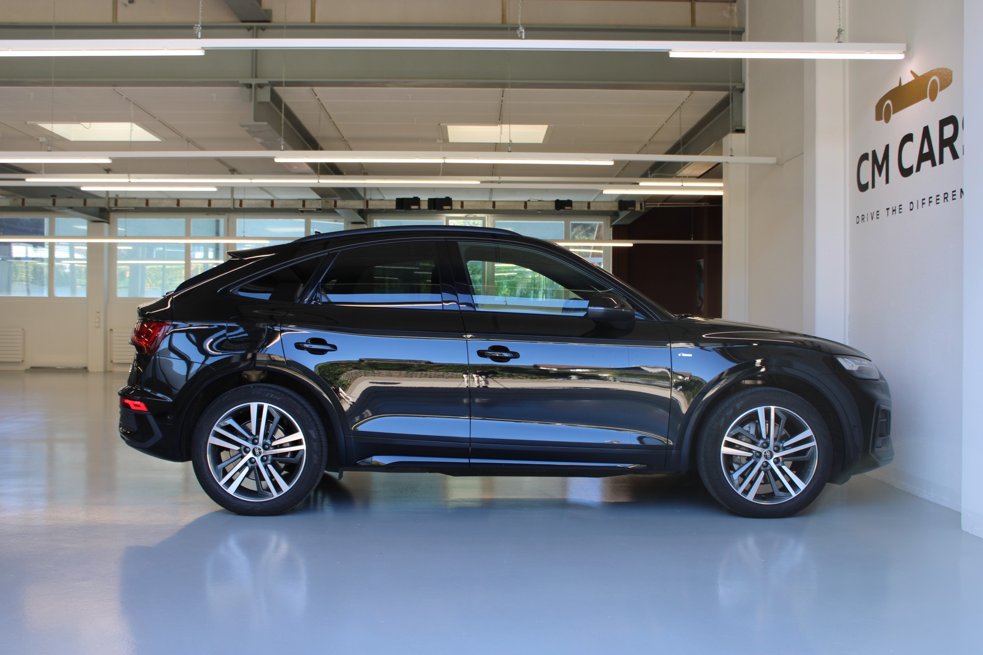 AUDI Q5 Sportback 40 TDI S line quattro S-tronic-image-9
