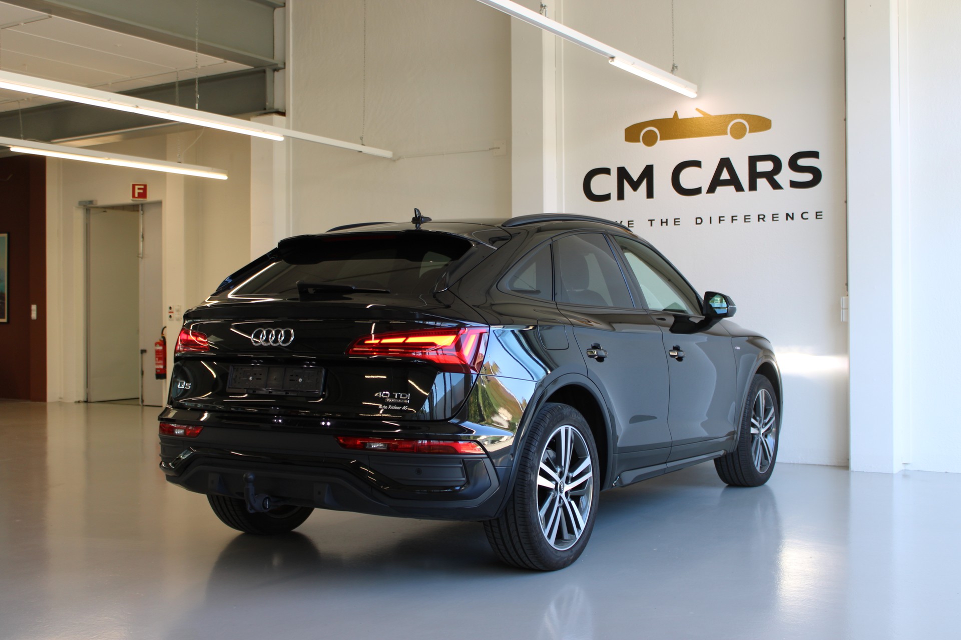 AUDI Q5 Sportback 40 TDI S line quattro S-tronic-image-4