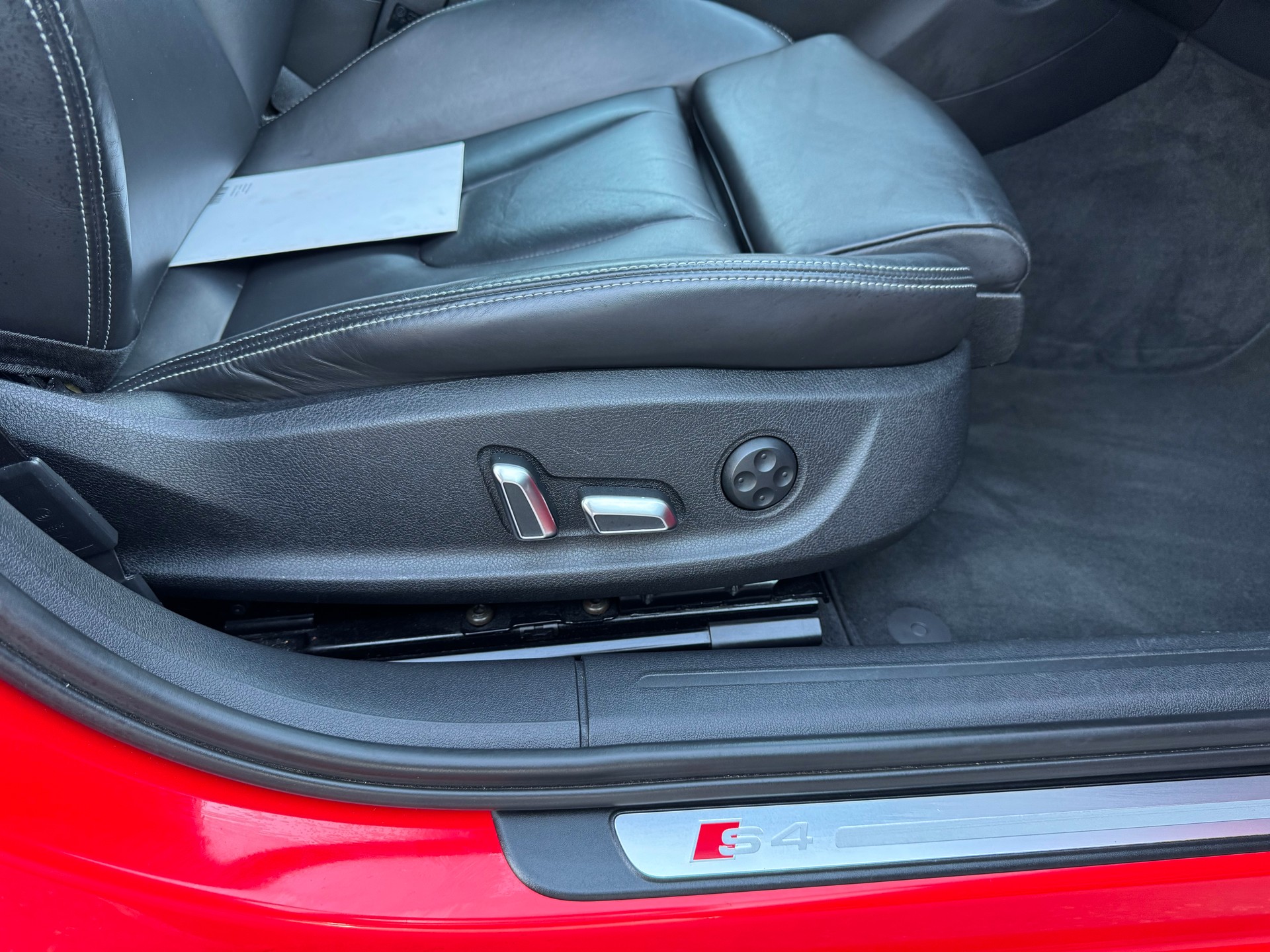 AUDI S4 Avant 3.0 TFSI quattro S-tronic-image-11