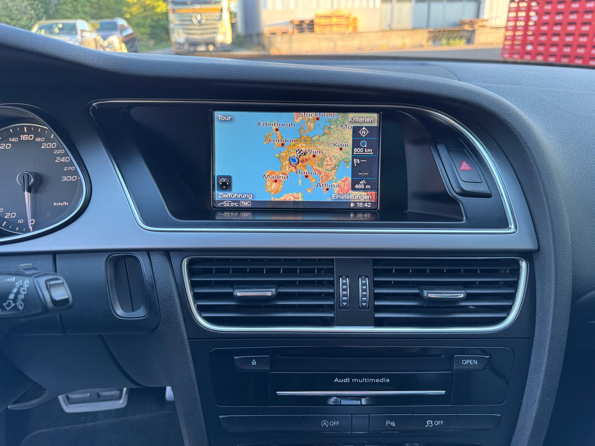 AUDI S4 Avant 3.0 TFSI quattro S-tronic-image-26