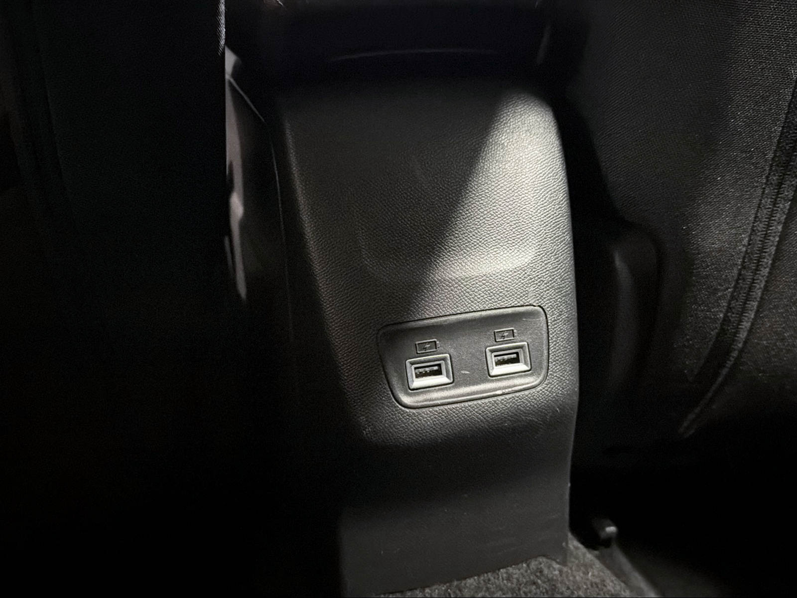 PEUGEOT 2008 e-Active-image-15