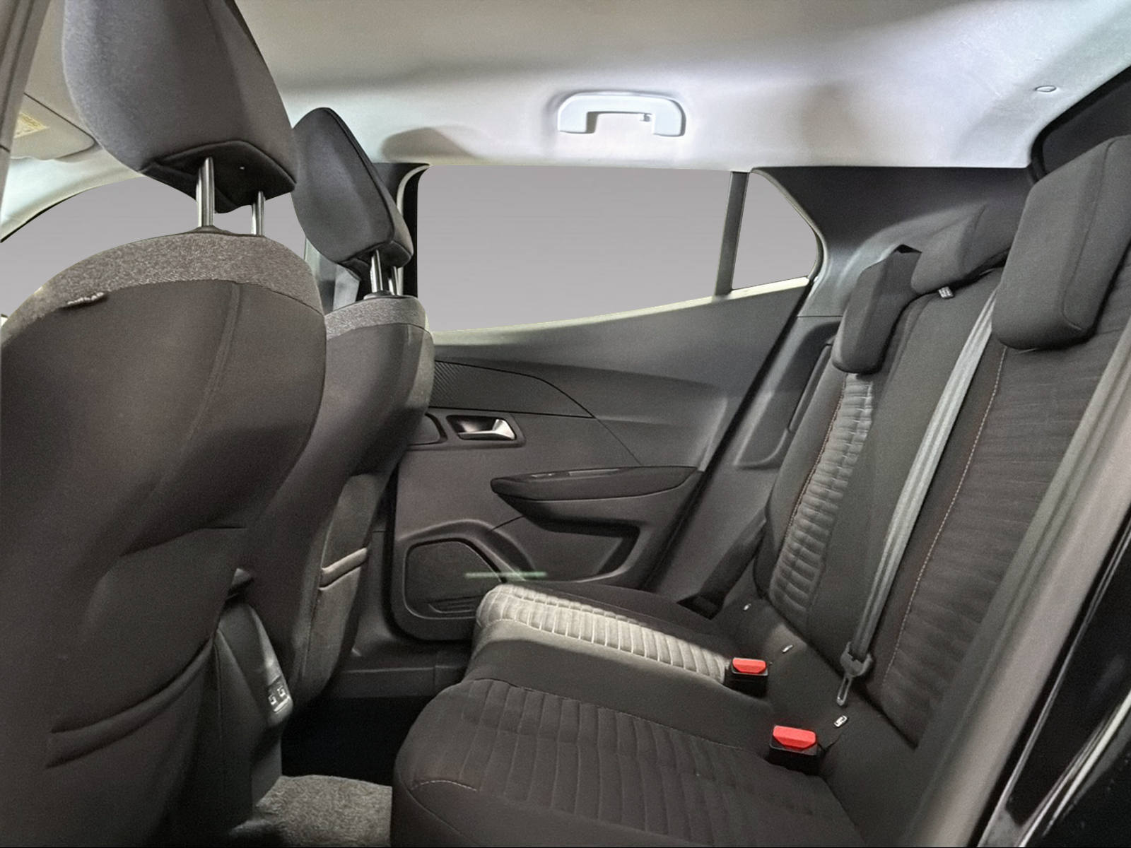 PEUGEOT 2008 e-Active-image-14
