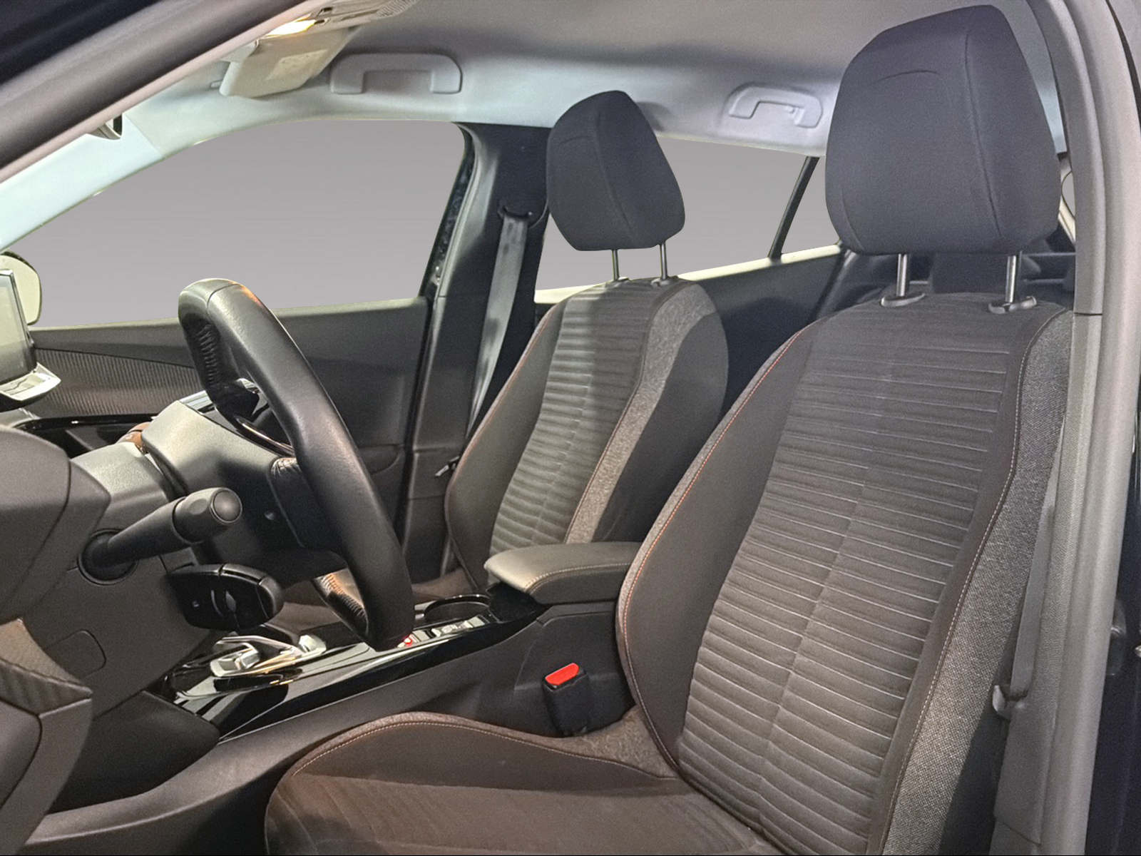PEUGEOT 2008 e-Active-image-6