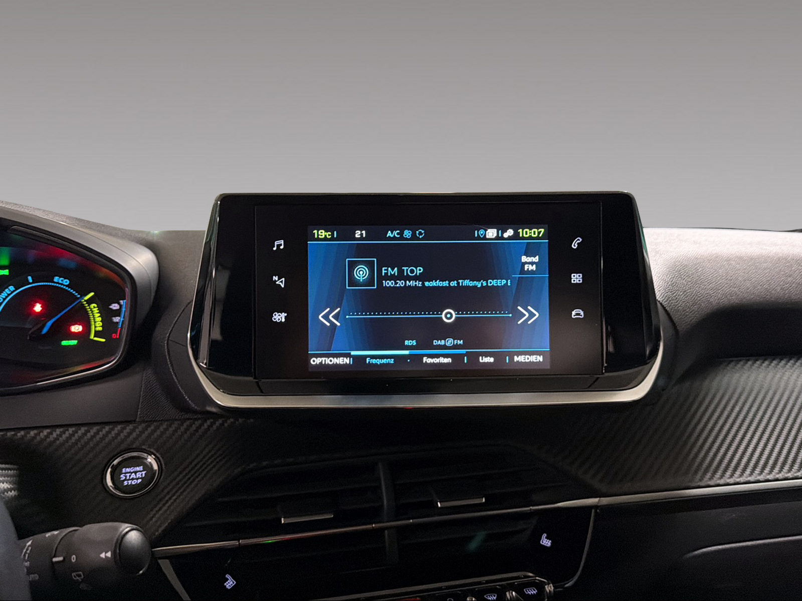 PEUGEOT 2008 e-Active-image-11