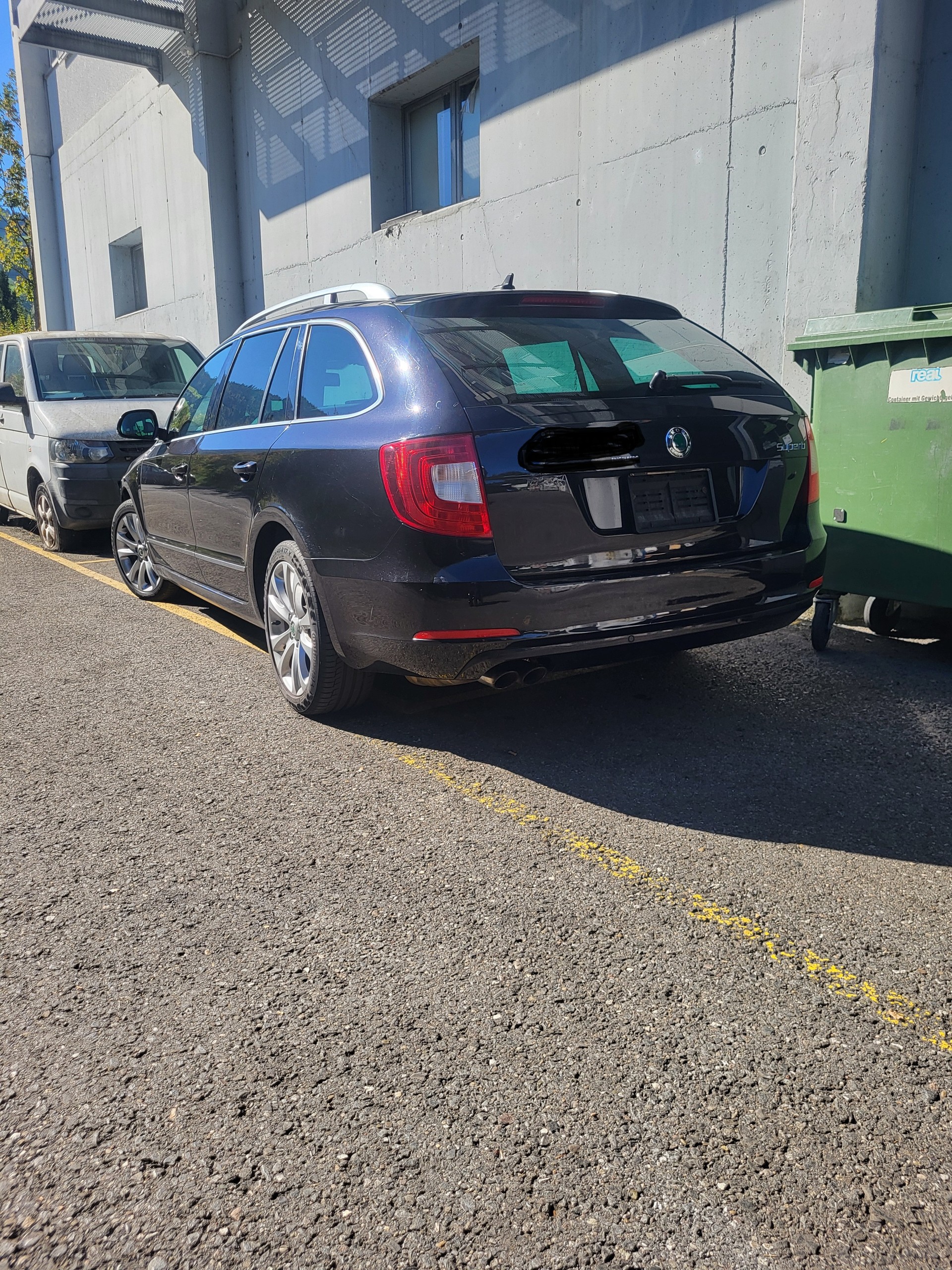 SKODA Superb Combi 2.0 TDi Elegance 4x4-image-1