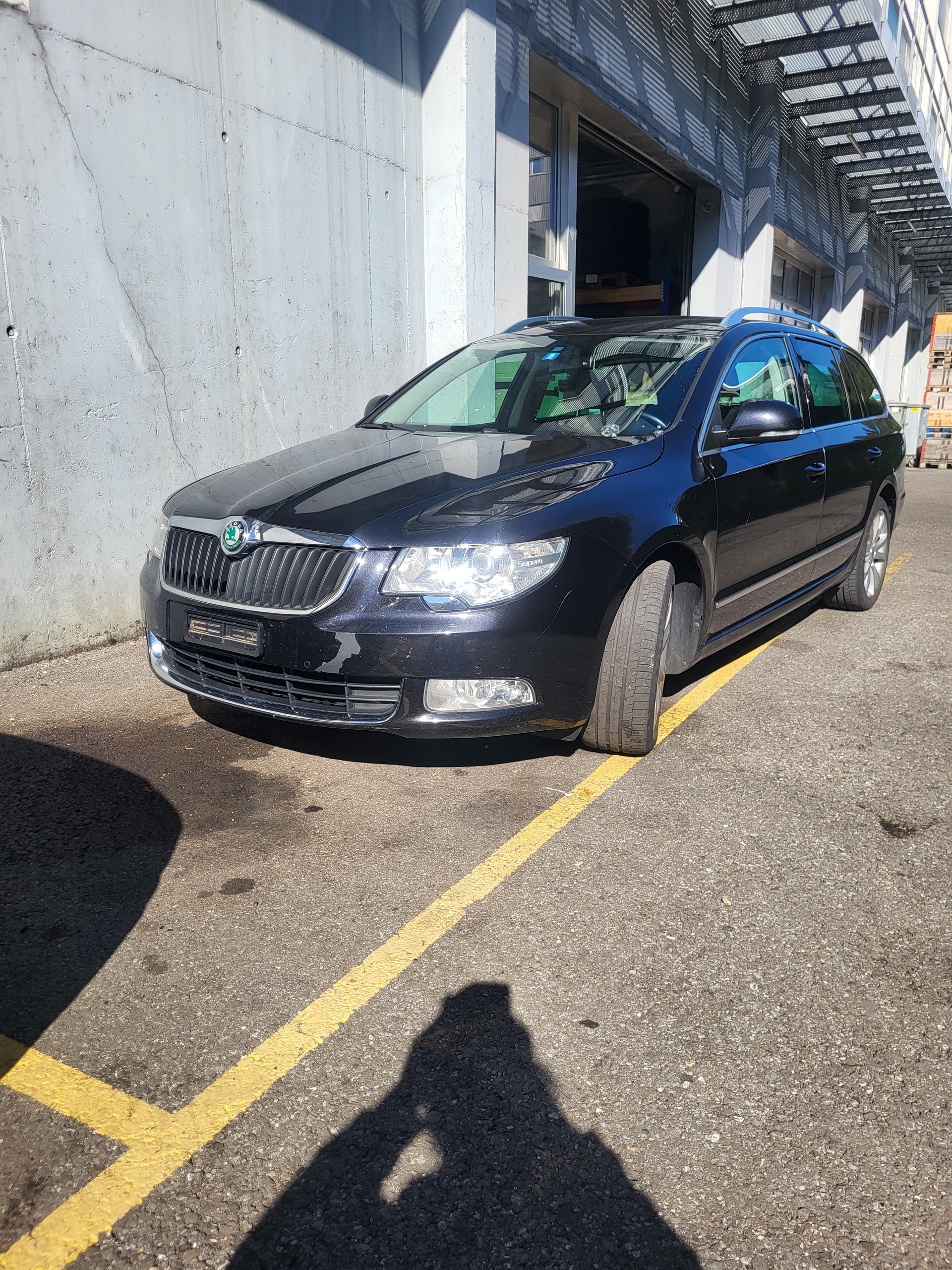 SKODA Superb Combi 2.0 TDi Elegance 4x4-image-0