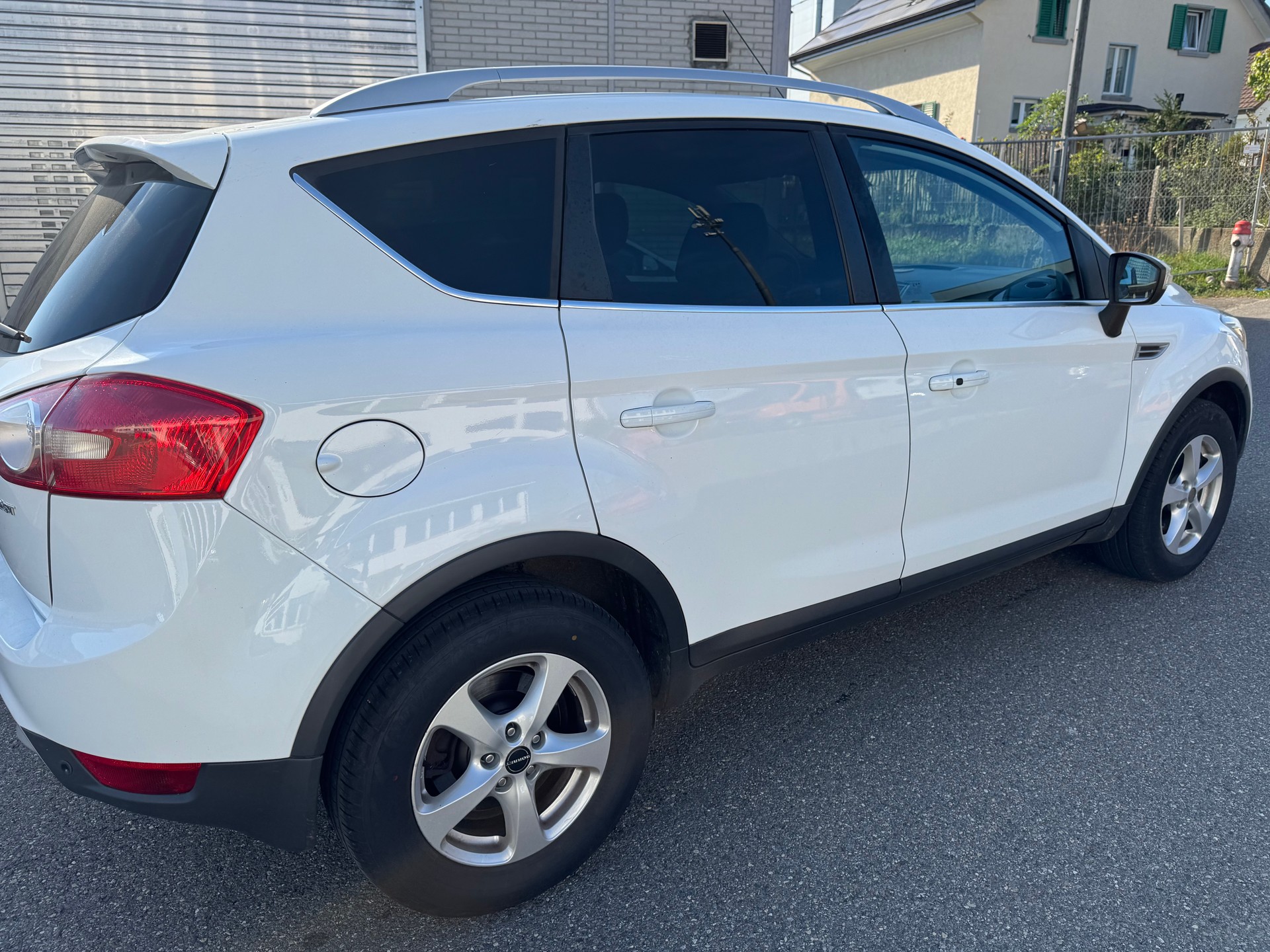 FORD Kuga 2.5 Turbo Titanium 4WD Automatic-image-3