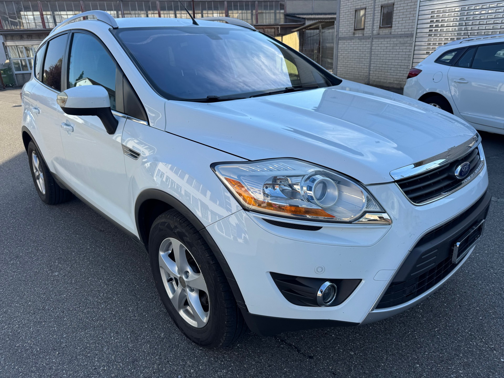 FORD Kuga 2.5 Turbo Titanium 4WD Automatic-image-2