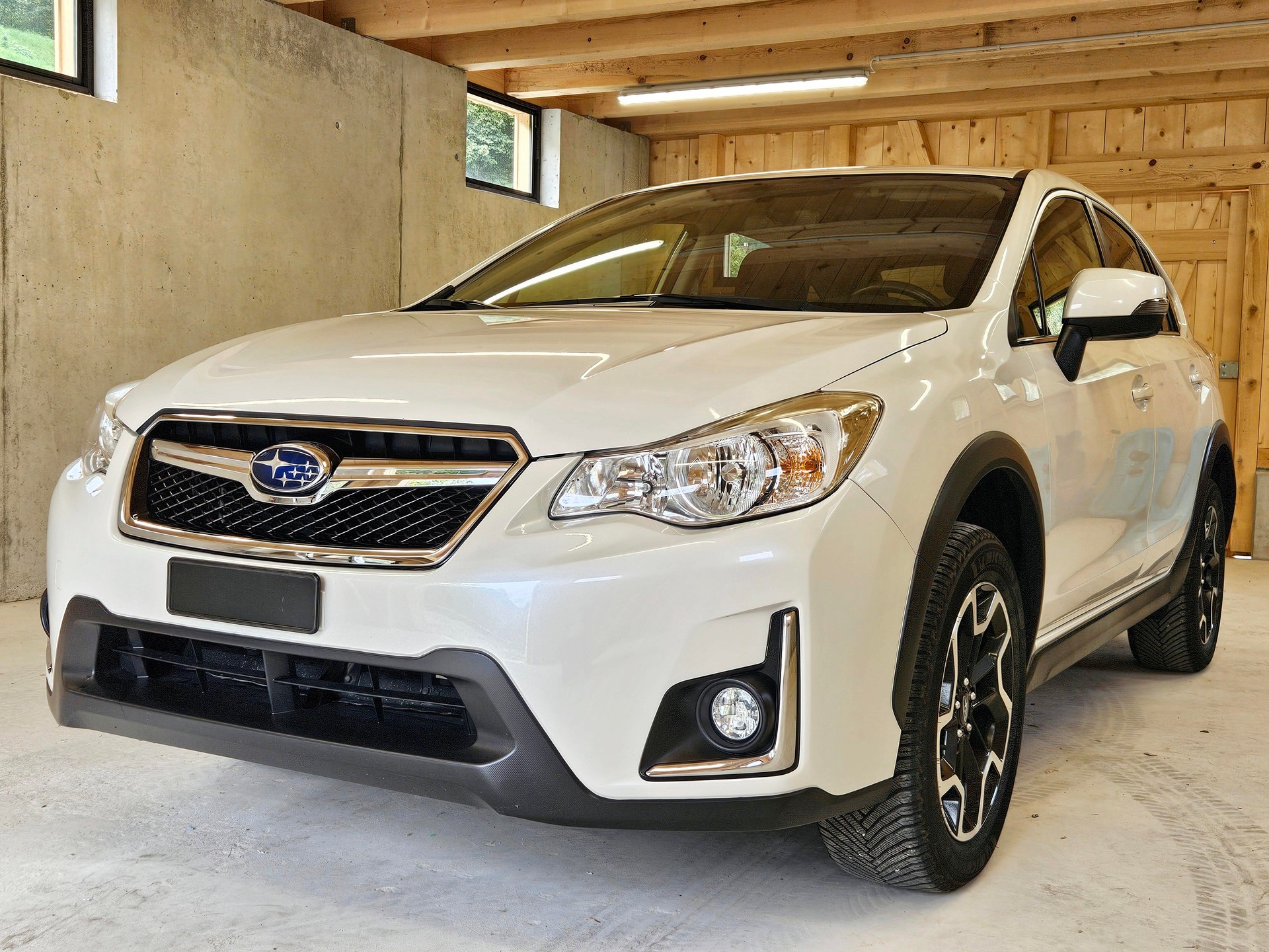 SUBARU 2.0i Swiss Two-image-0