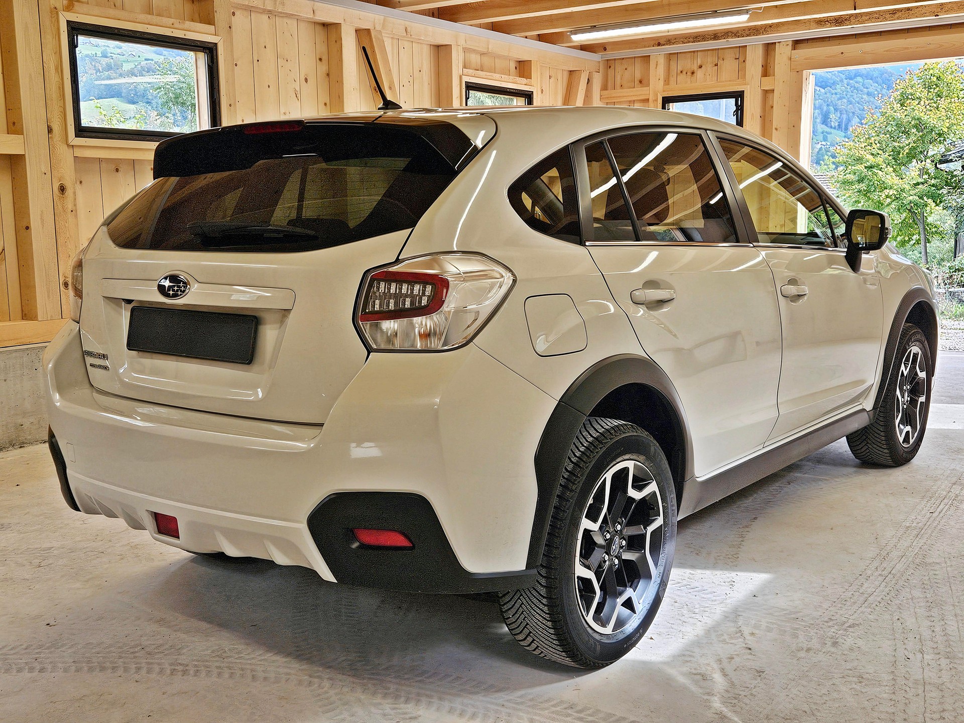 SUBARU 2.0i Swiss Two-image-2