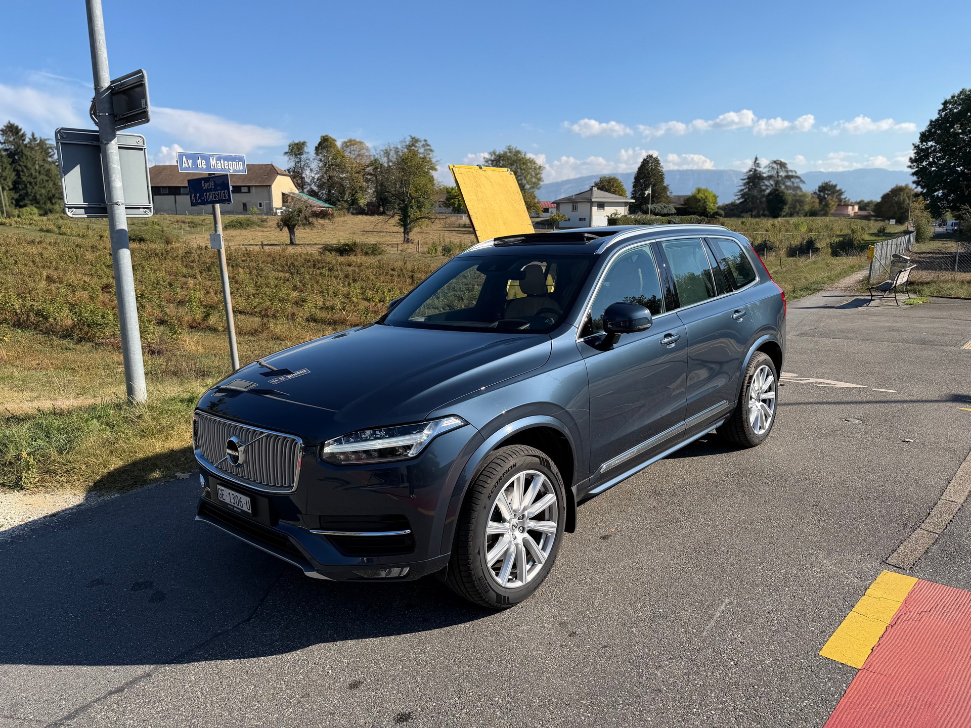 VOLVO XC90 D5 AWD Momentum Geartronic-image-2