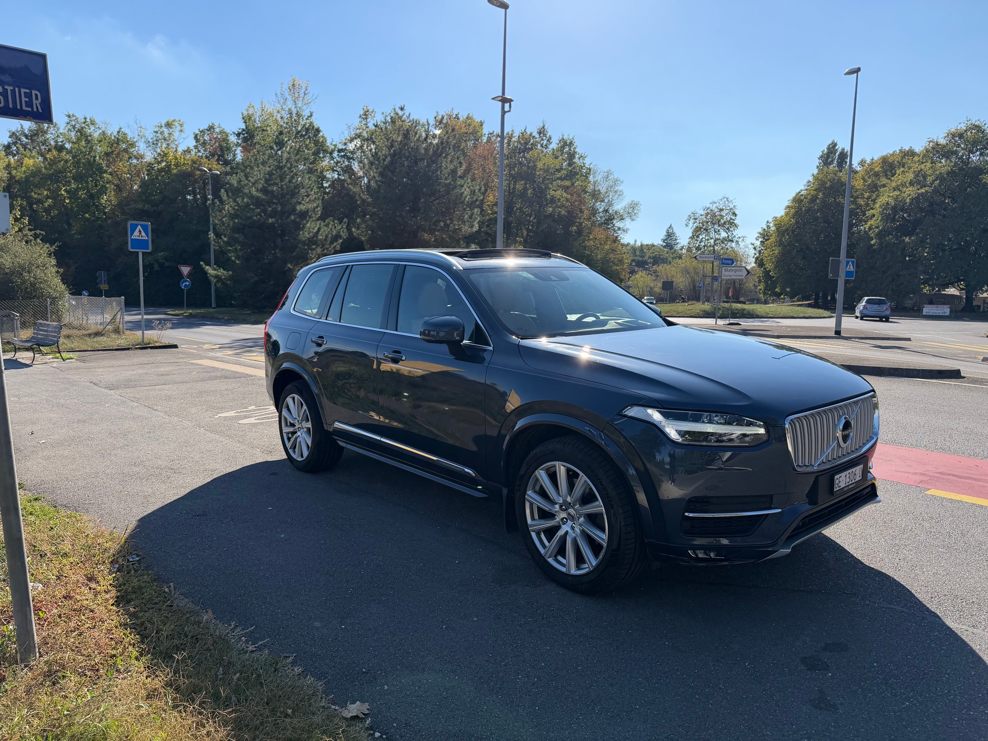 VOLVO XC90 D5 AWD Momentum Geartronic-image-1