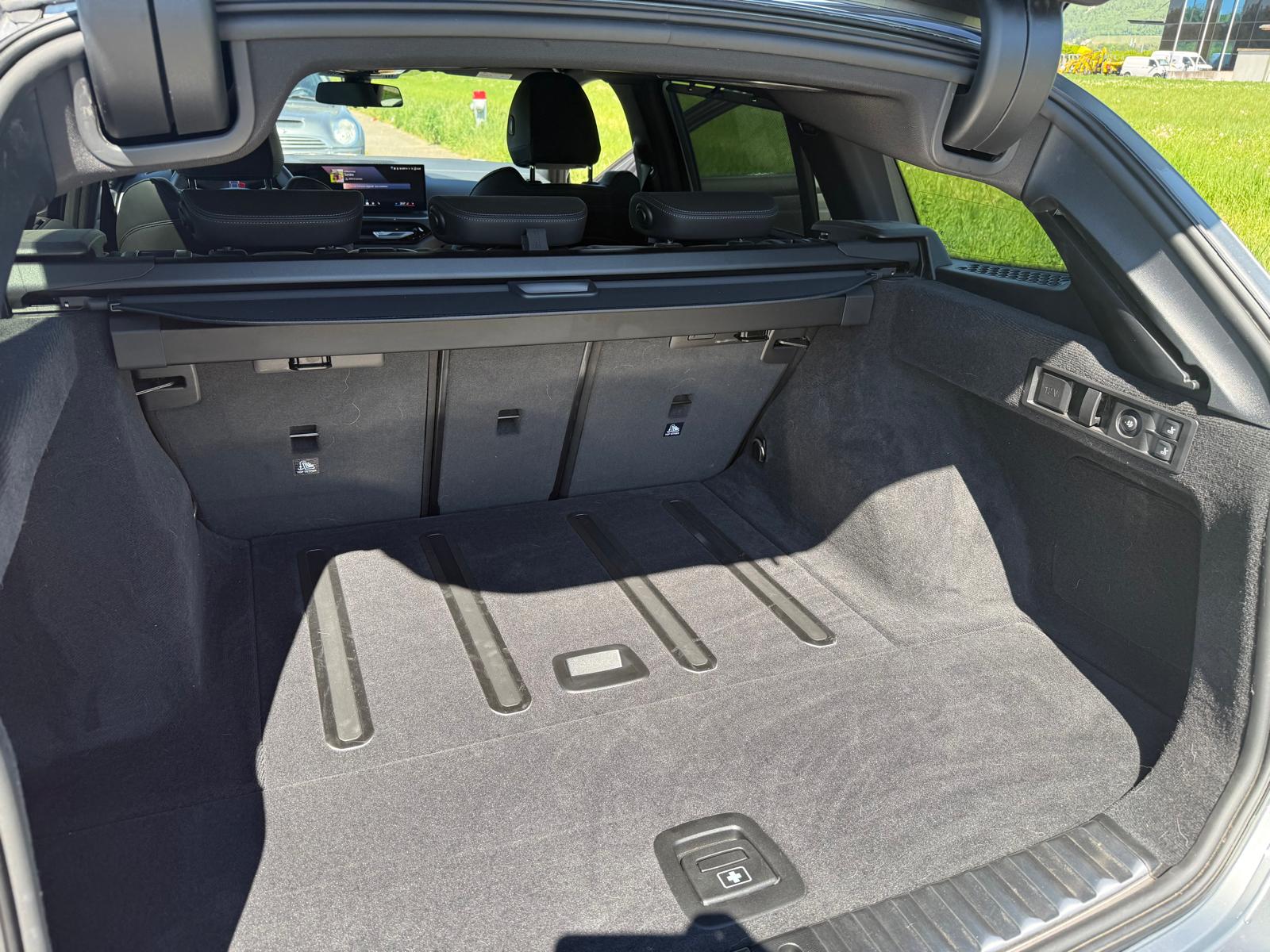 BMW 330i xDrive SAG-image-5