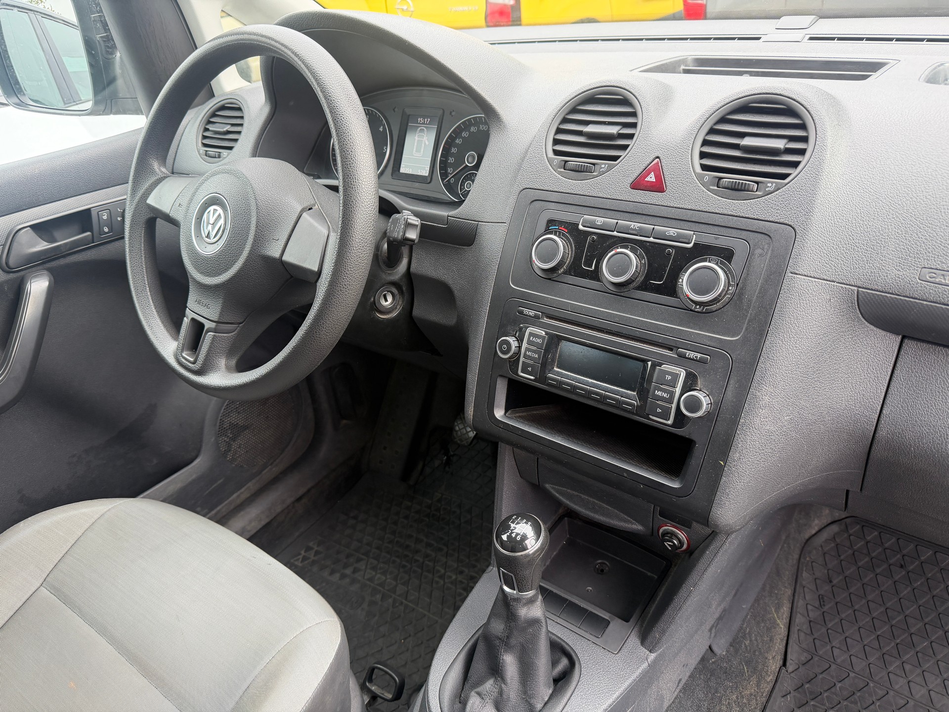 VW Caddy 2.0 TDI 4Motion-image-1