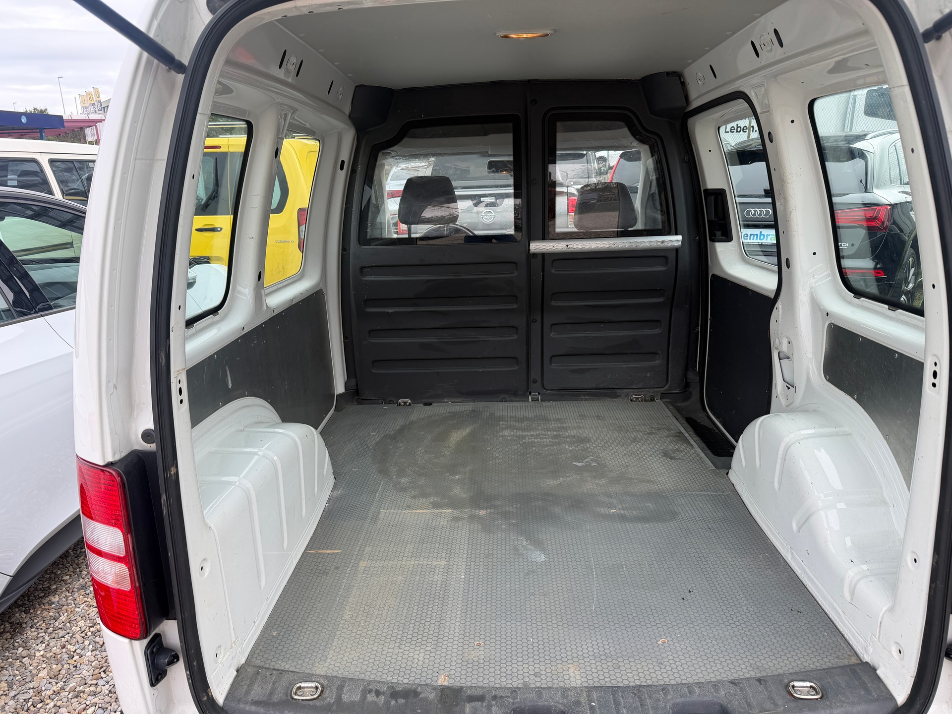 VW Caddy 2.0 TDI 4Motion-image-2