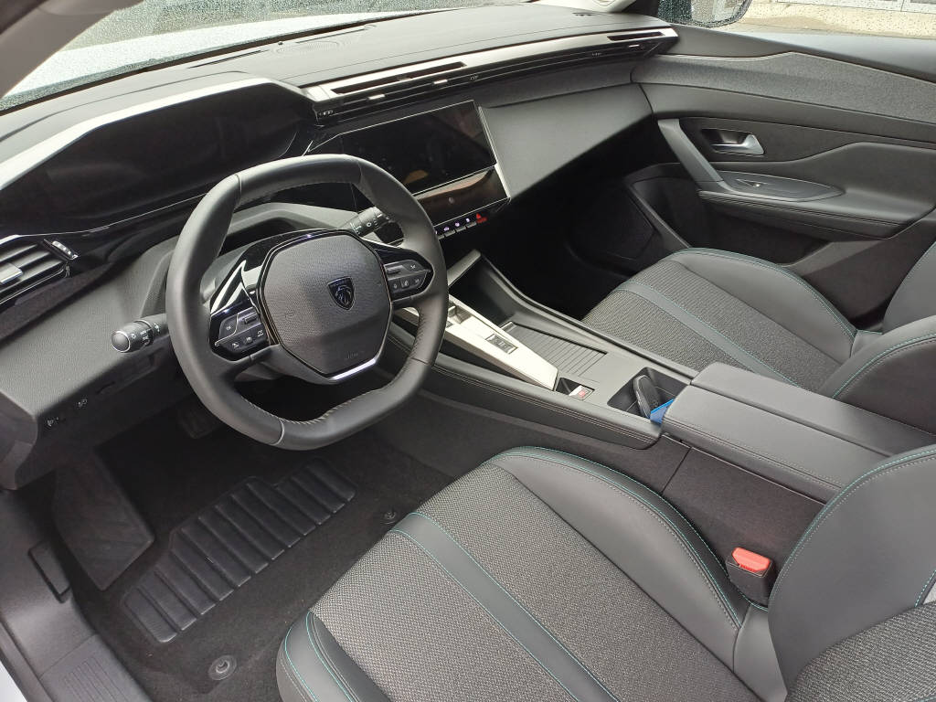 PEUGEOT 308 SW e-Allure-image-4