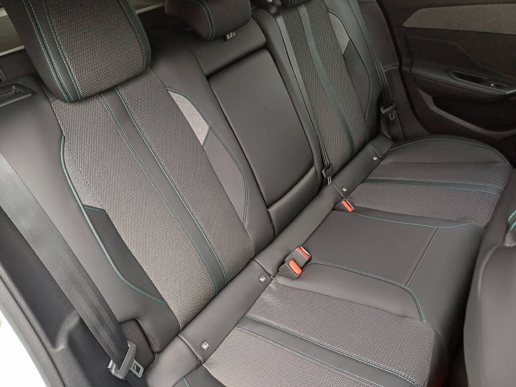 PEUGEOT 308 SW e-Allure-image-6
