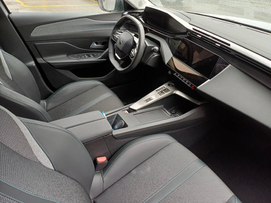 PEUGEOT 308 SW e-Allure-image-5