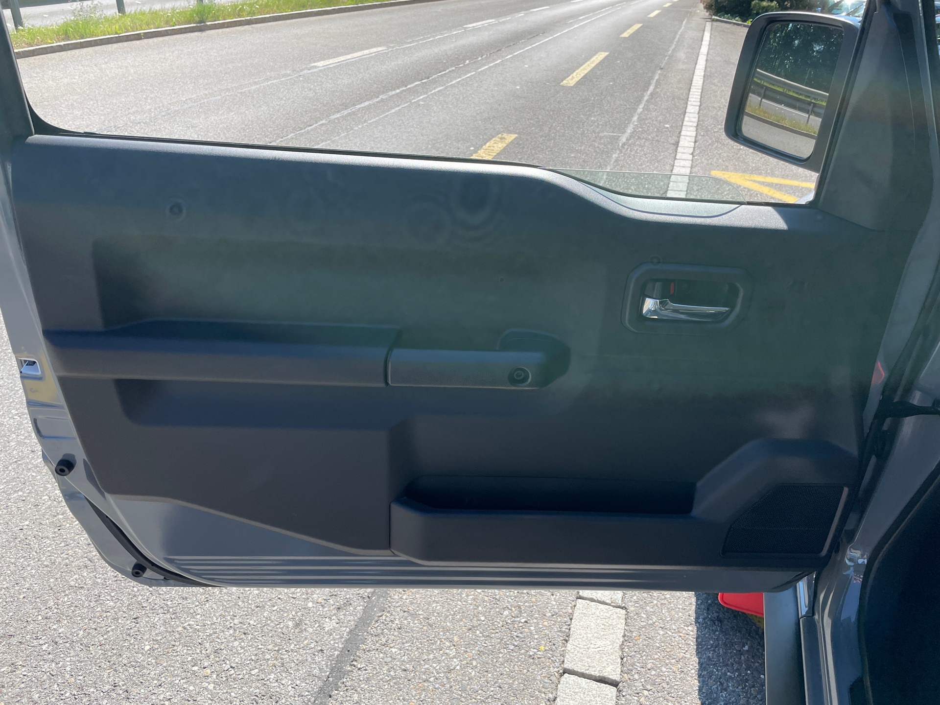 SUZUKI Jimny 1.5 Compact+ 4x4, Retro Edition mit Höherlegung und Offroadreifen-image-13