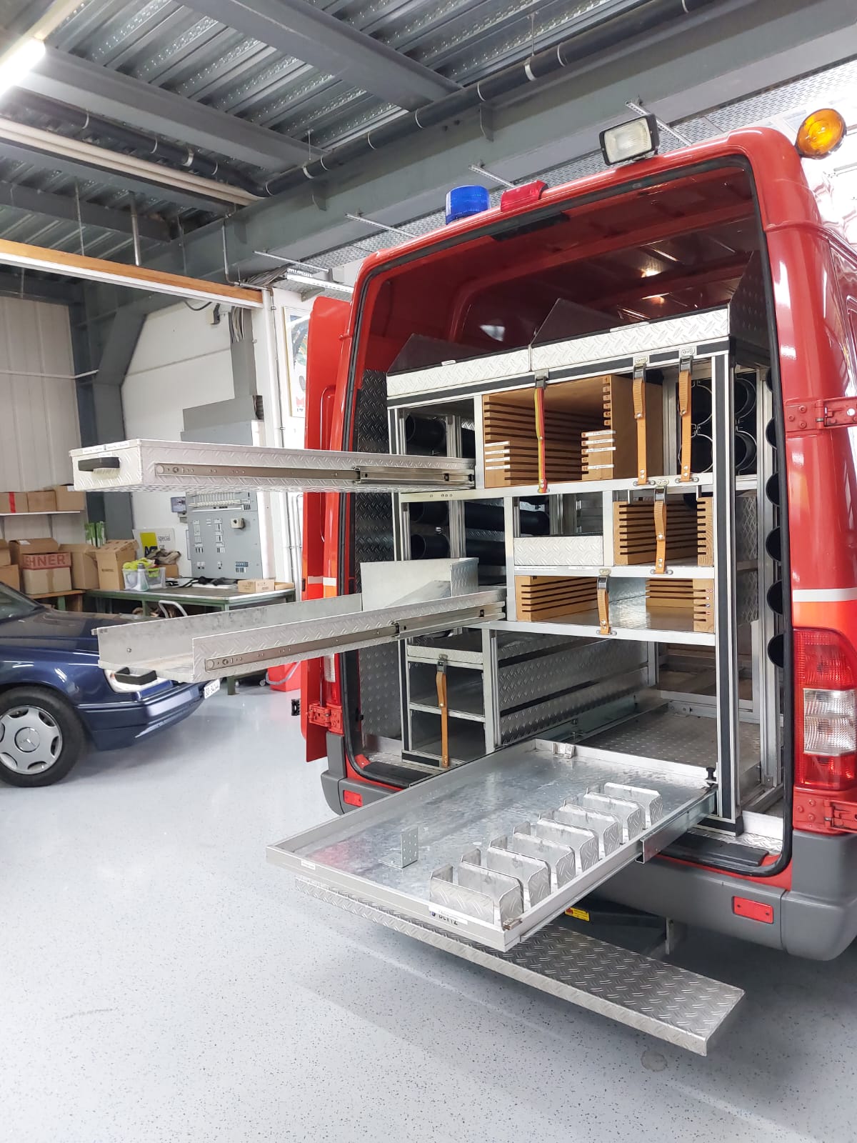 MERCEDES-BENZ Sprinter-image-9