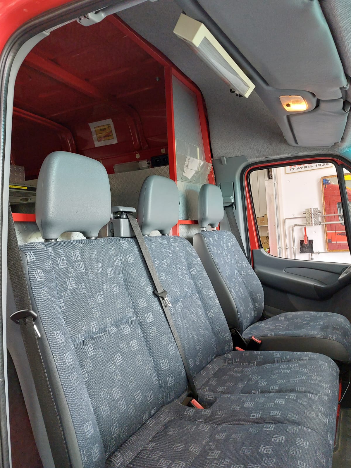 MERCEDES-BENZ Sprinter-image-5