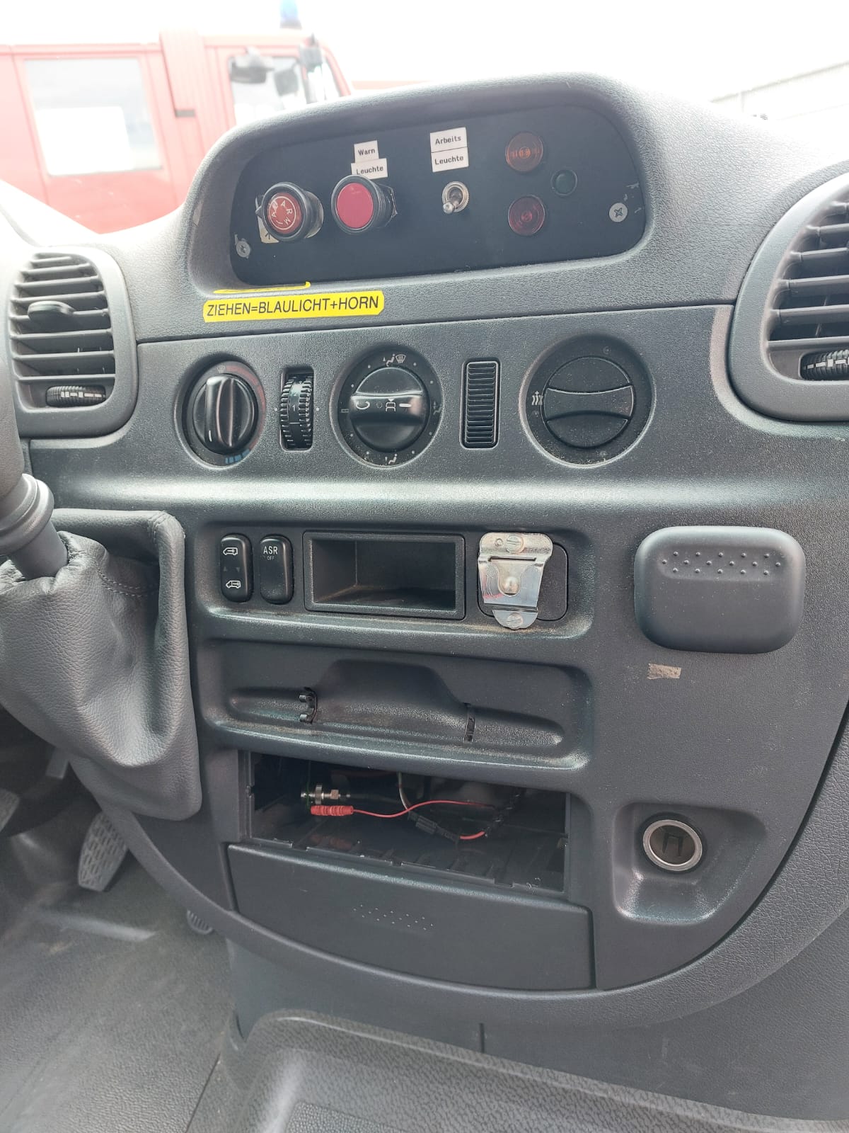 MERCEDES-BENZ Sprinter-image-11