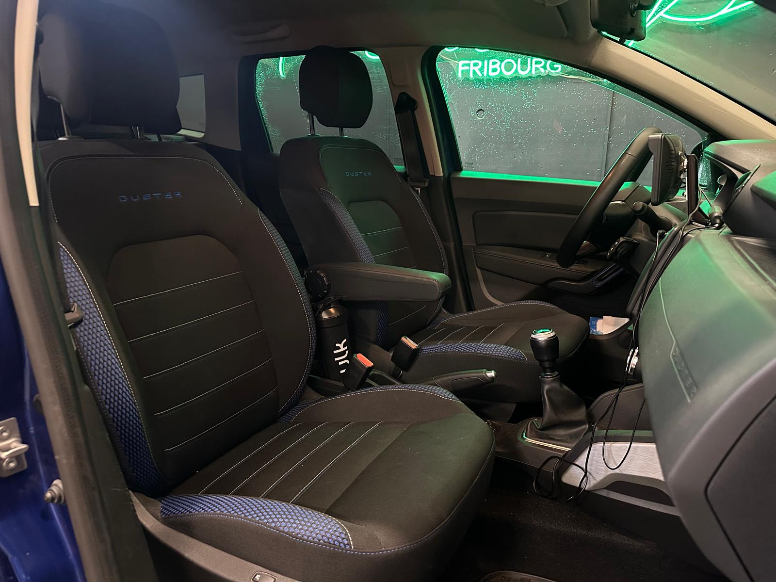 DACIA Duster dCi 115 Celebration 4x4 *Attelage, Barres de toit *Sièges chauffants-image-11