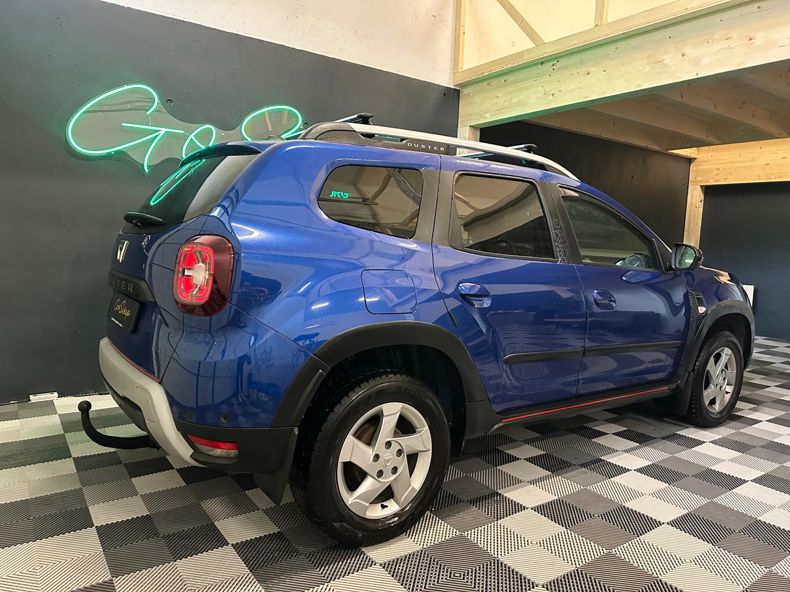 DACIA Duster dCi 115 Celebration 4x4 *Attelage, Barres de toit *Sièges chauffants-image-5