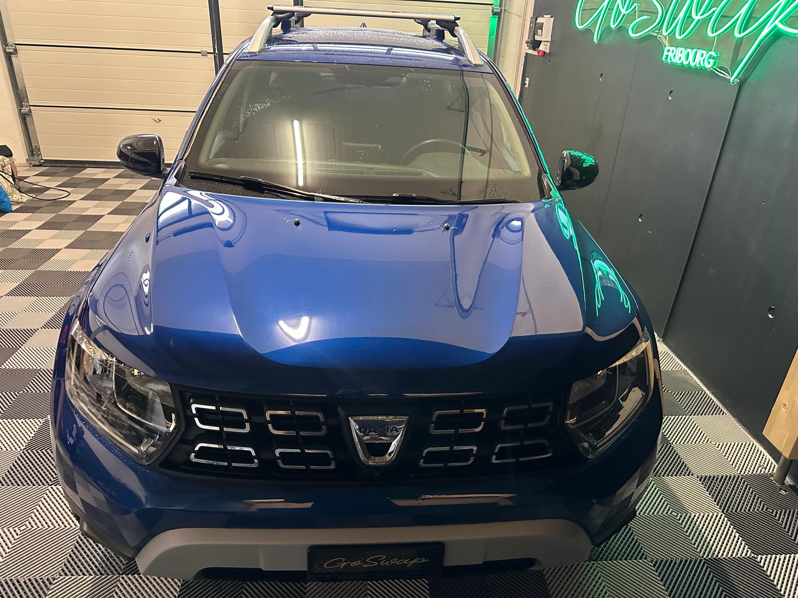 DACIA Duster dCi 115 Celebration 4x4 *Attelage, Barres de toit *Sièges chauffants-image-8