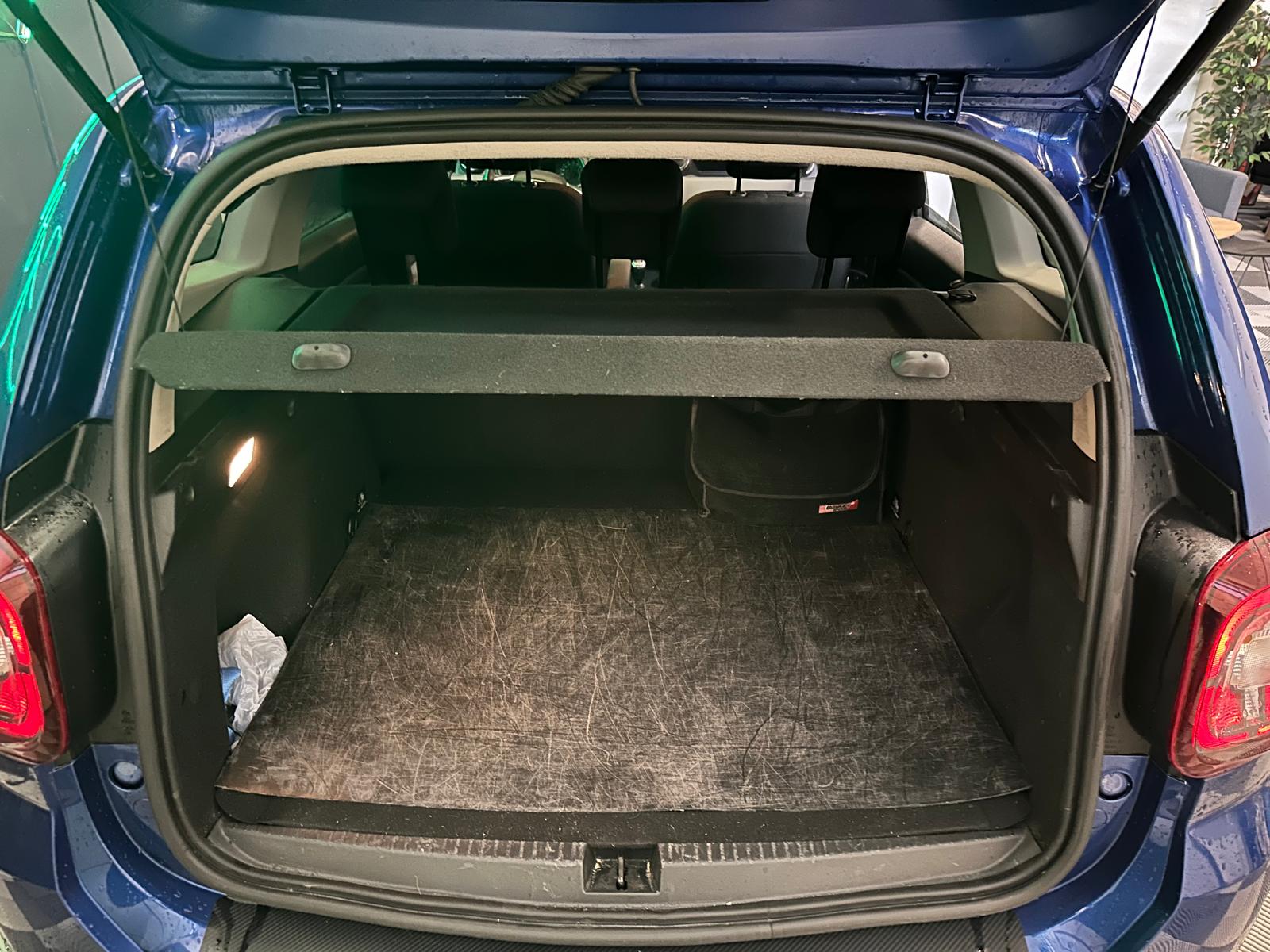 DACIA Duster dCi 115 Celebration 4x4 *Attelage, Barres de toit *Sièges chauffants-image-24