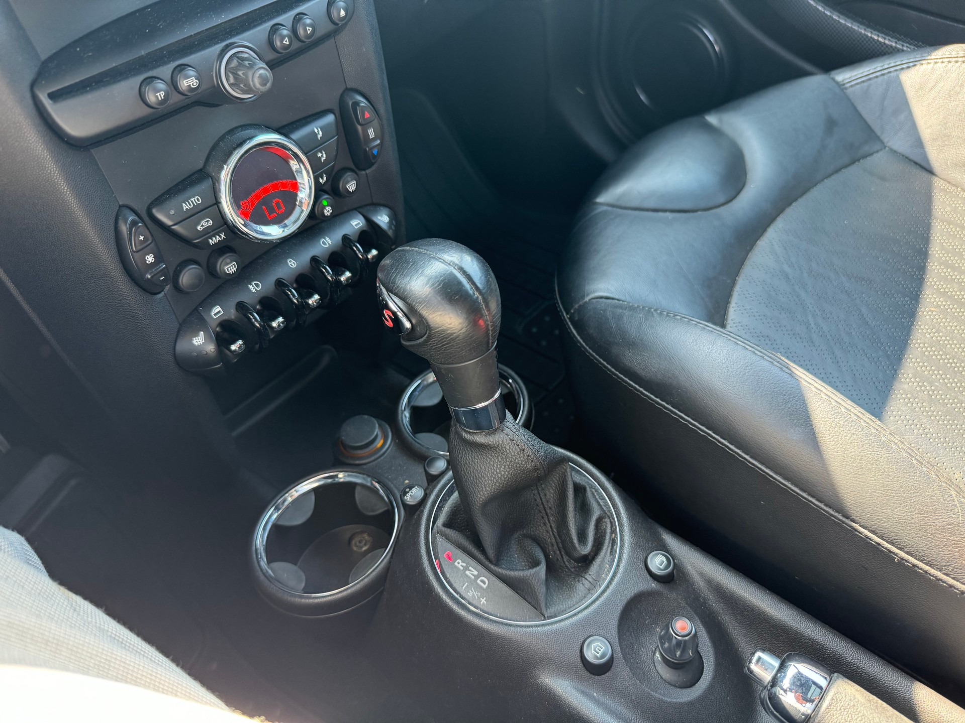 MINI Mini Cooper S Steptronic-image-13