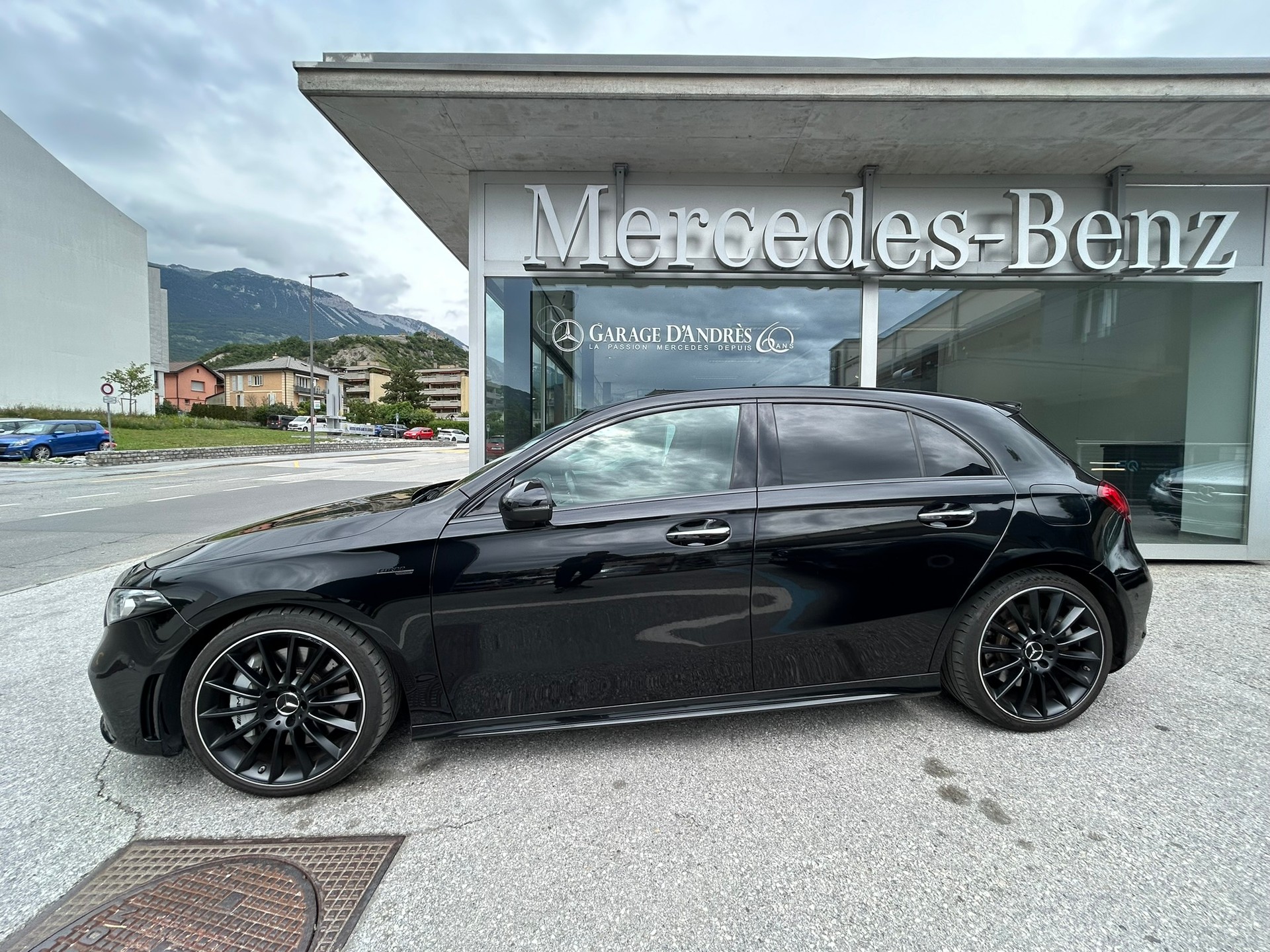 MERCEDES-BENZ A 35 AMG 4Matic Speedshift-image-3