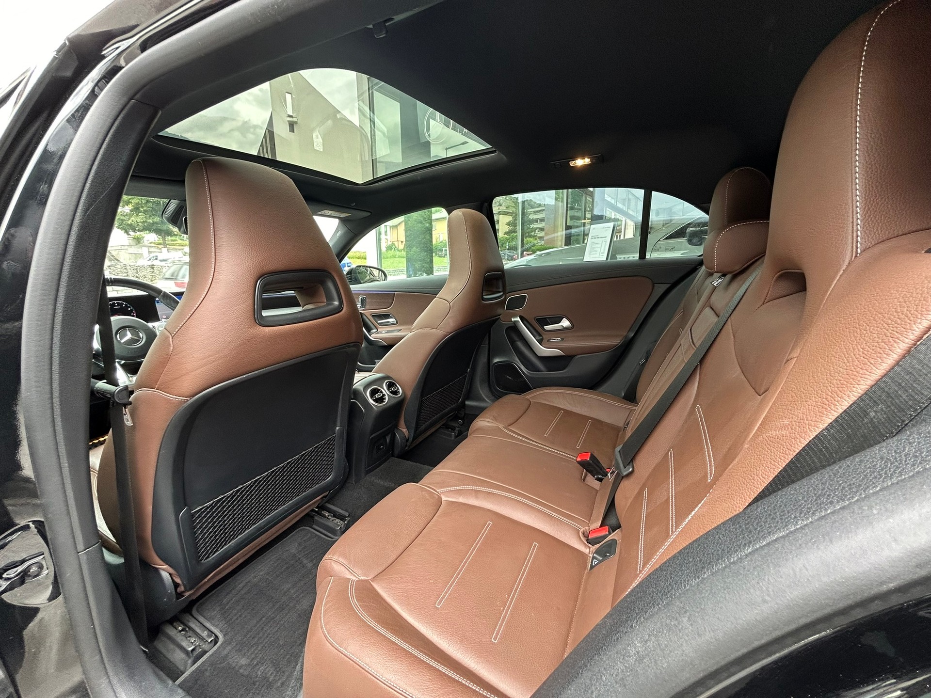MERCEDES-BENZ A 35 AMG 4Matic Speedshift-image-10